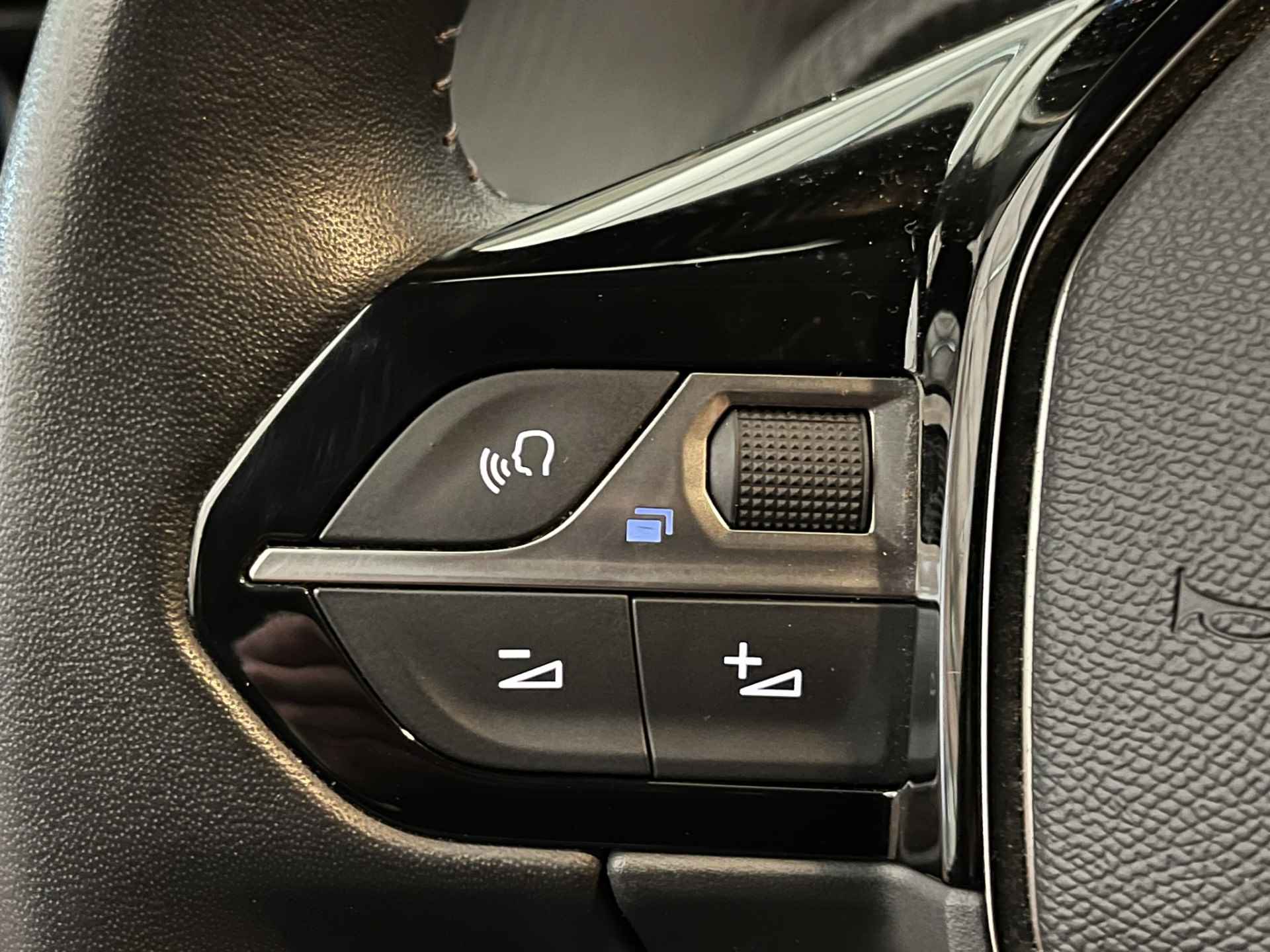 Peugeot e-208 Allure Première | Stoelverwarming | Climate Controle | Keyless | Parkeersensoren voor en achter | Apple Carplay/Android Auto |  LED koplampen | 16'' Lichtmetalen velgen | - 25/46