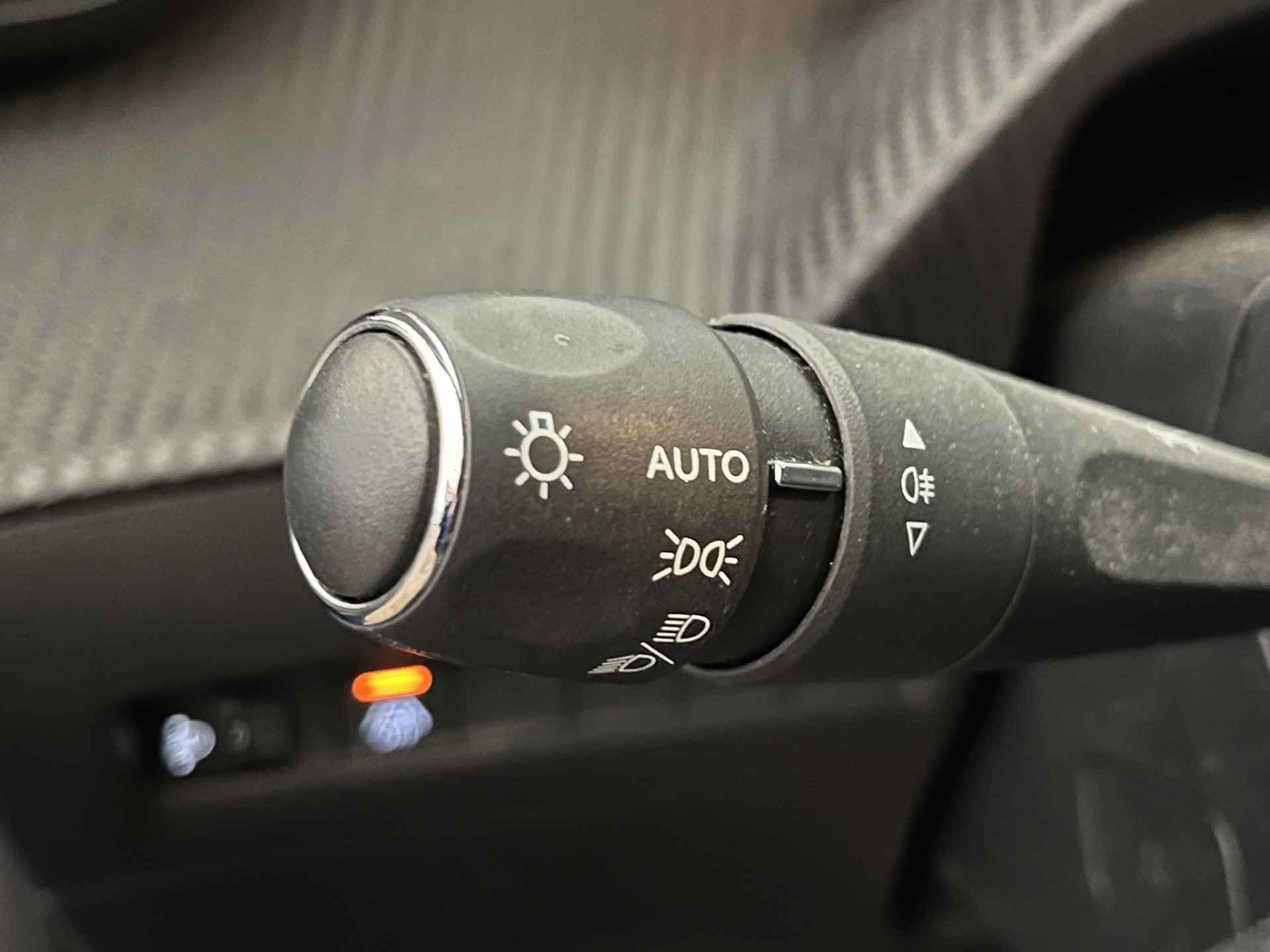 Peugeot e-208 Allure Première | Stoelverwarming | Climate Controle | Keyless | Parkeersensoren voor en achter | Apple Carplay/Android Auto |  LED koplampen | 16'' Lichtmetalen velgen | - 28/46