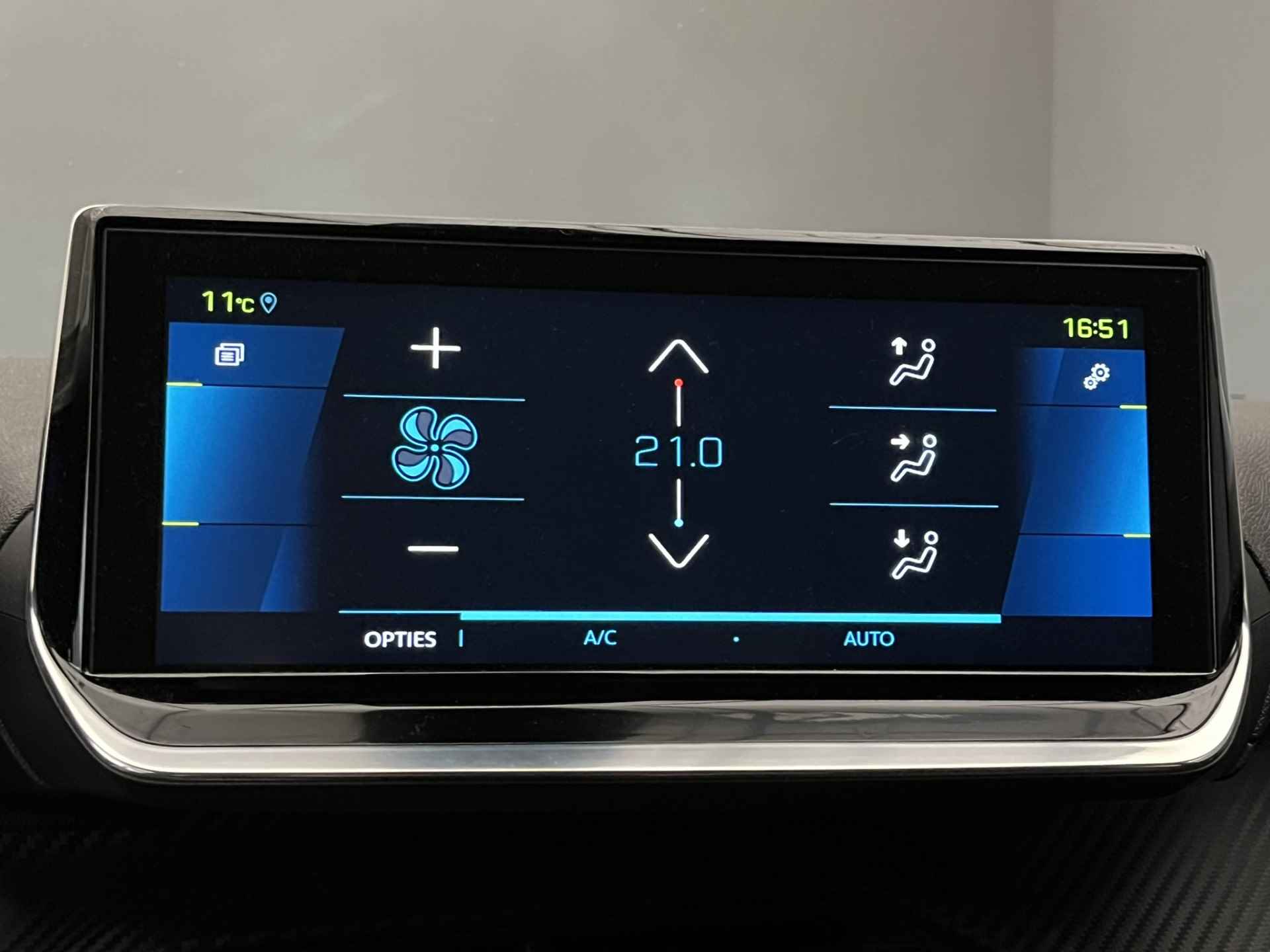 Peugeot e-208 Allure Première | Stoelverwarming | Climate Controle | Keyless | Parkeersensoren voor en achter | Apple Carplay/Android Auto |  LED koplampen | 16'' Lichtmetalen velgen | - 35/46