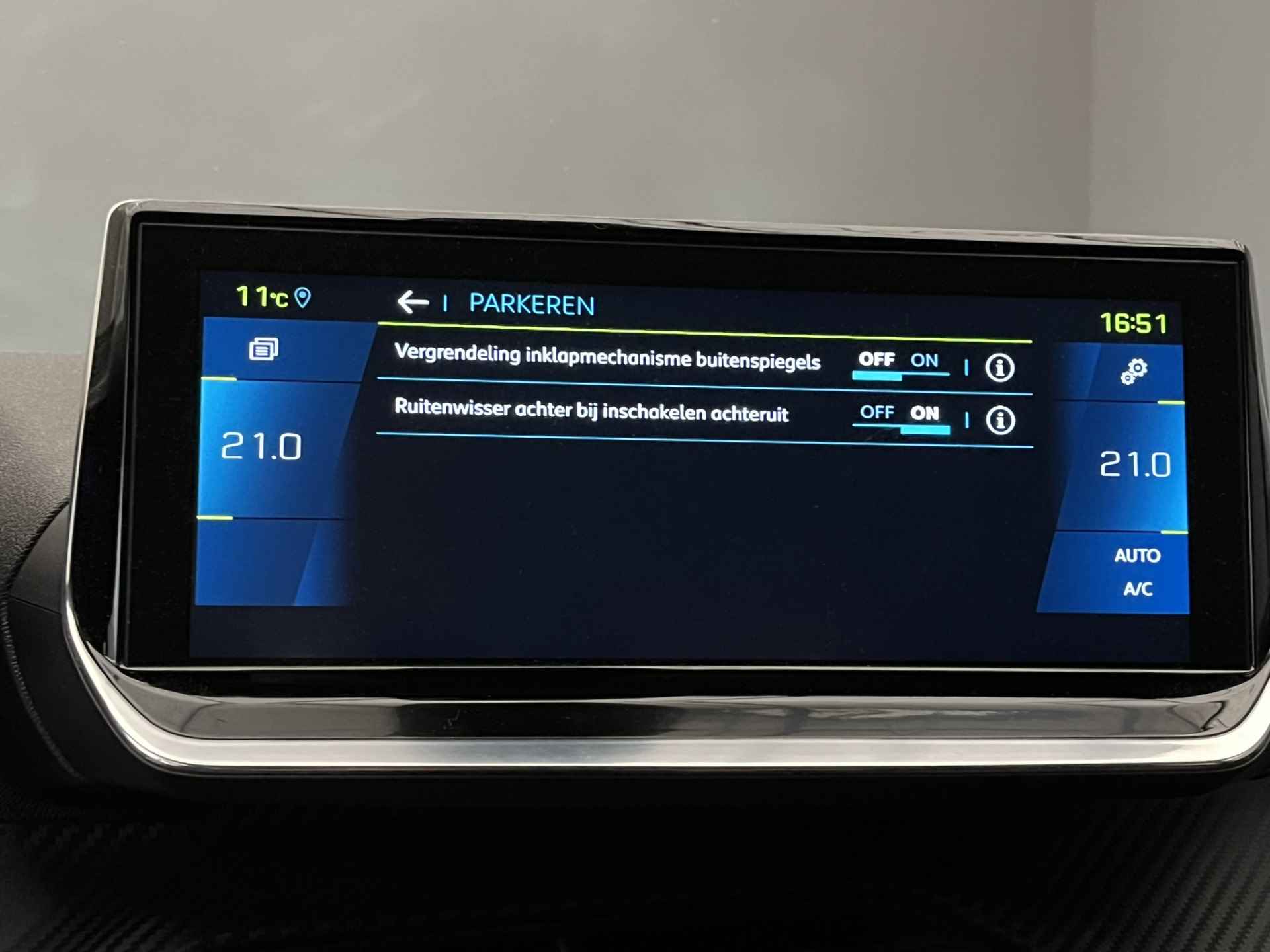 Peugeot e-208 Allure Première | Stoelverwarming | Climate Controle | Keyless | Parkeersensoren voor en achter | Apple Carplay/Android Auto |  LED koplampen | 16'' Lichtmetalen velgen | - 38/46