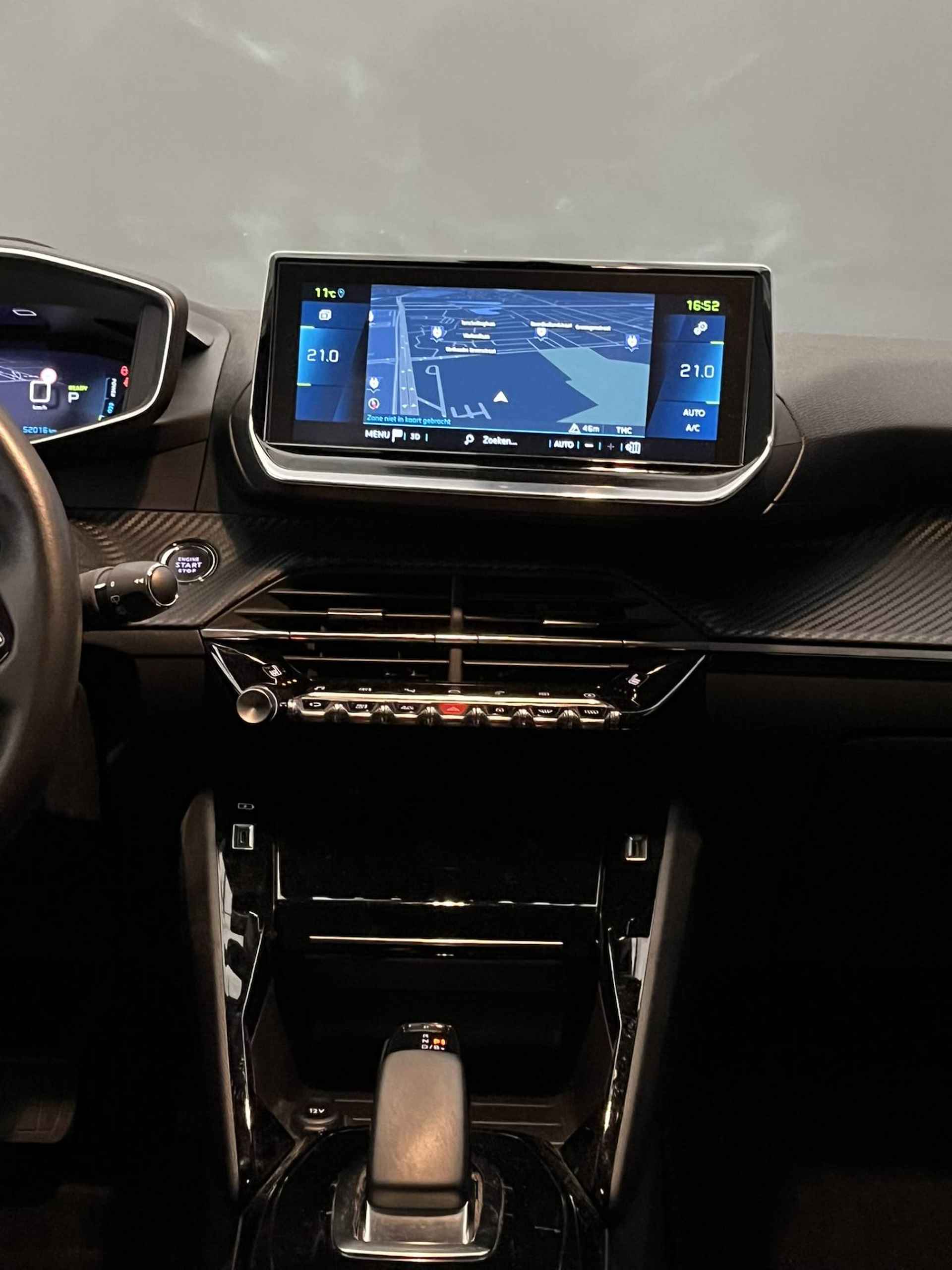 Peugeot e-208 Allure Première | Stoelverwarming | Climate Controle | Keyless | Parkeersensoren voor en achter | Apple Carplay/Android Auto |  LED koplampen | 16'' Lichtmetalen velgen | - 43/46