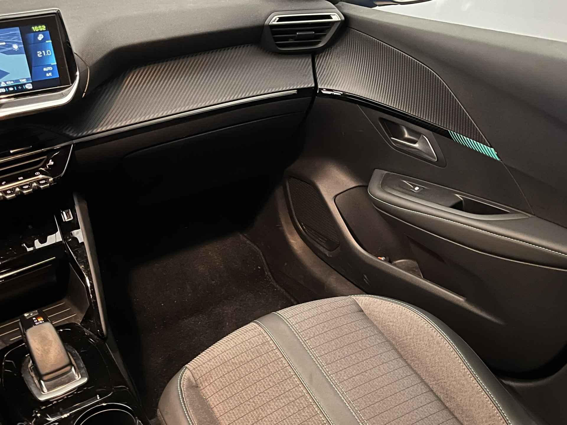 Peugeot e-208 Allure Première | Stoelverwarming | Climate Controle | Keyless | Parkeersensoren voor en achter | Apple Carplay/Android Auto |  LED koplampen | 16'' Lichtmetalen velgen | - 44/46