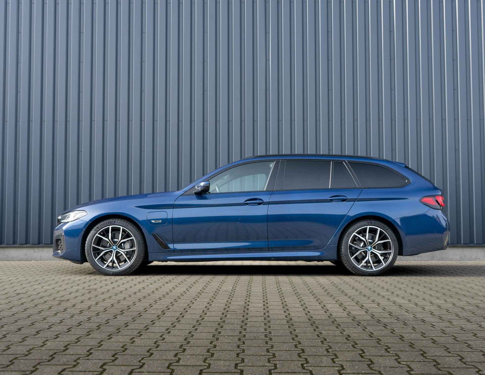 BMW 5-serie Touring 530e xDrive M-Sport | Pano | ACC | Trekhaak - 6/44