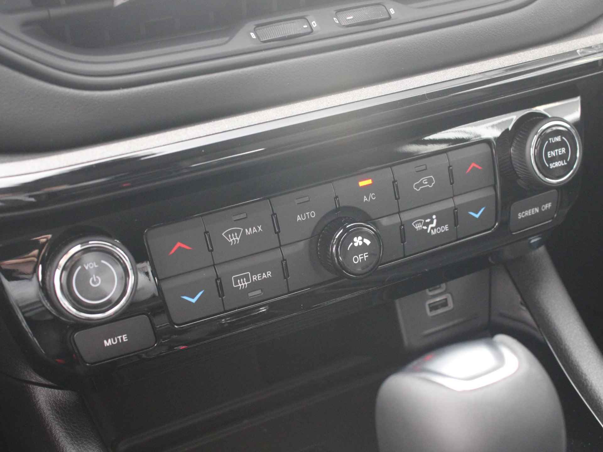 Jeep Compass 1.5T e-Hybrid S | Automaat | Leder | Winter Pack | Schuif/Kanteldak | 19" | Keyless | Apple Carplay | Uit voorraad leverbaar ! - 16/31