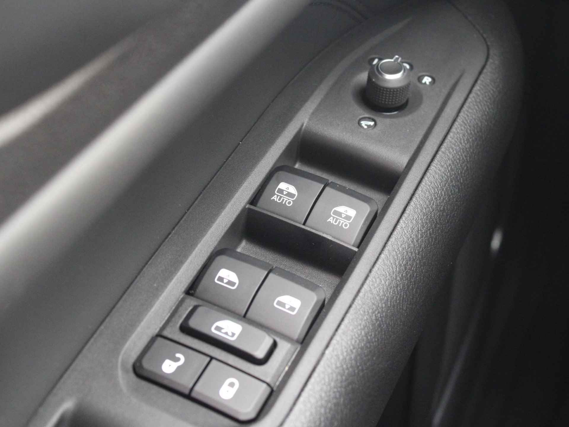 Jeep Compass 1.5T e-Hybrid S | Automaat | Leder | Winter Pack | Schuif/Kanteldak | 19" | Keyless | Apple Carplay | Uit voorraad leverbaar ! - 22/31