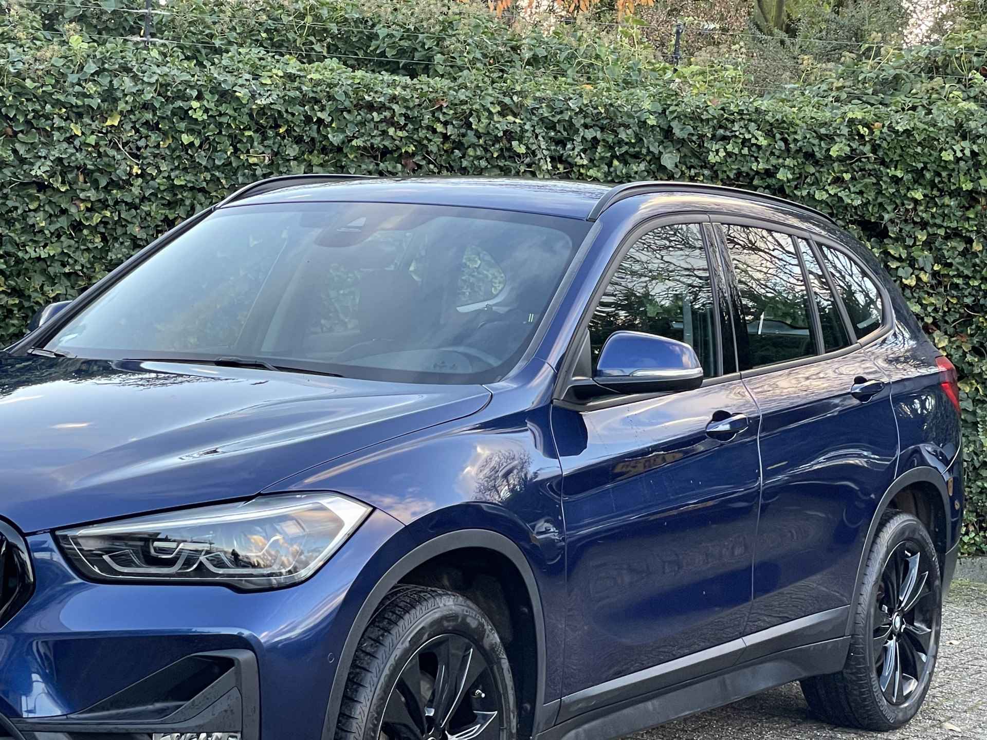 BMW X1 sDrive20i | Stoelverw. | Navi | Park. Ass. | Trekhaak | Lendensteun | 18" Jet Black - 3/31