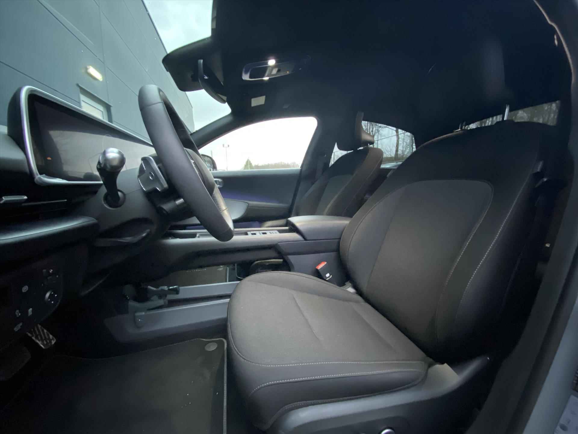 Hyundai Ioniq 6 77,4 kWh 229pk RWD Connect | Navigatie | Climate Control | Cruise Control | Camera | Parkeersensoren V+A | Stoel en Stuur Verwarming | - 6/36
