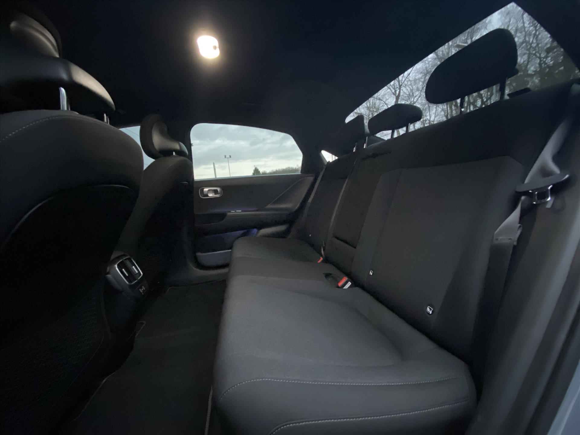 Hyundai Ioniq 6 77,4 kWh 229pk RWD Connect | Navigatie | Climate Control | Cruise Control | Camera | Parkeersensoren V+A | Stoel en Stuur Verwarming | - 8/36