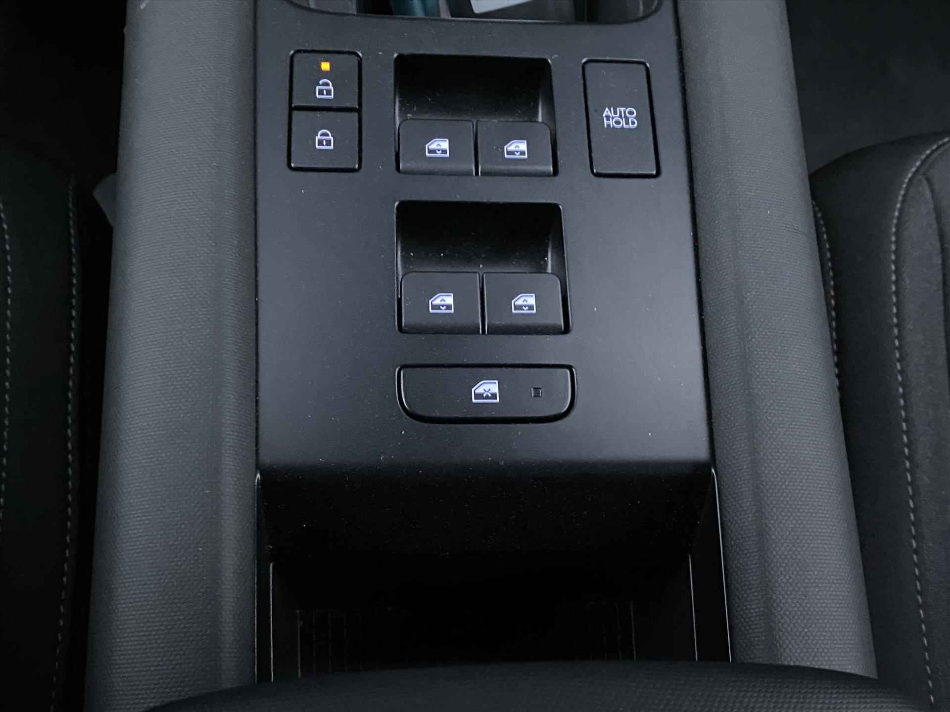 Hyundai Ioniq 6 77,4 kWh 229pk RWD Connect | Navigatie | Climate Control | Cruise Control | Camera | Parkeersensoren V+A | Stoel en Stuur Verwarming | - 28/36
