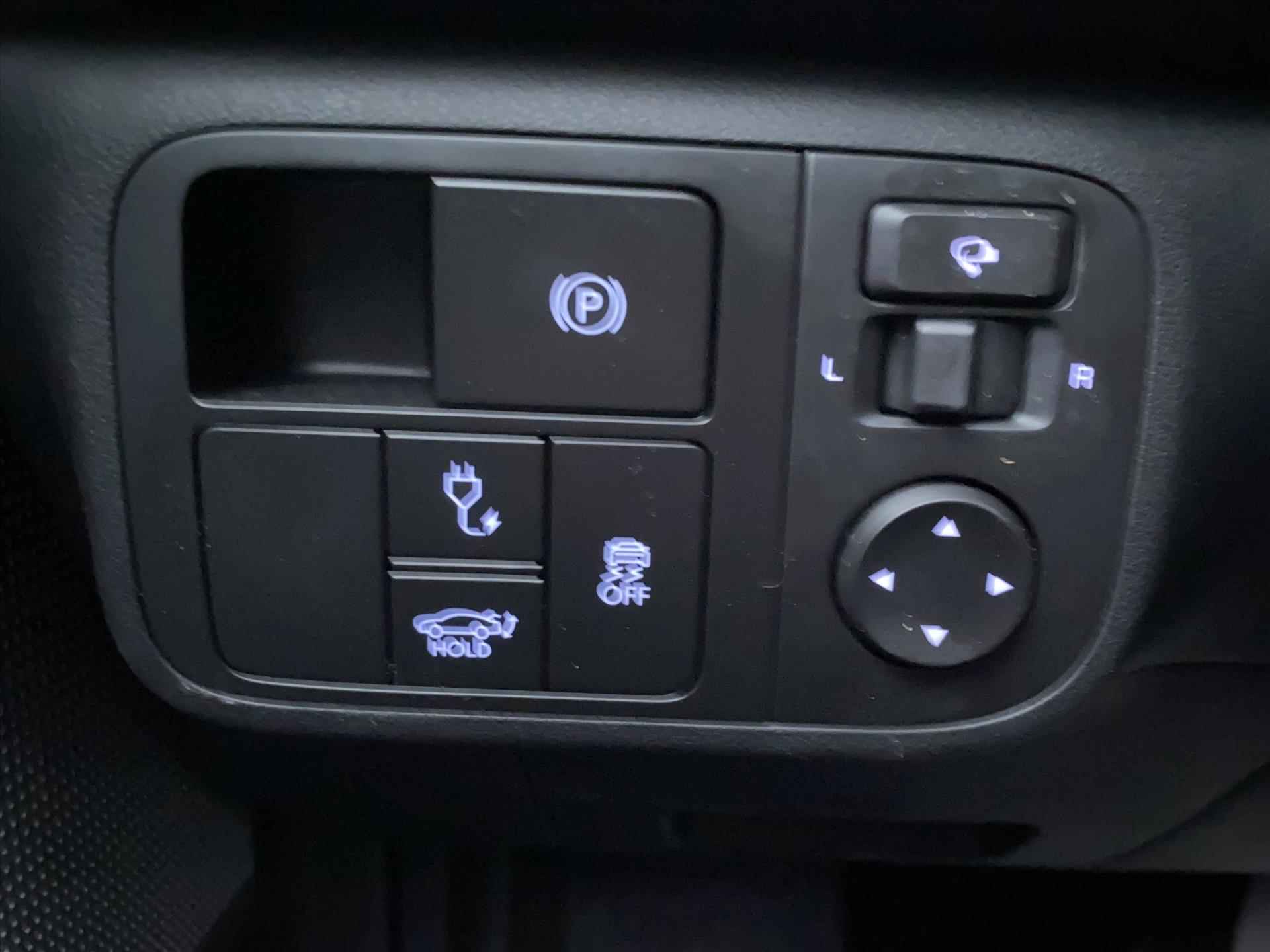 Hyundai Ioniq 6 77,4 kWh 229pk RWD Connect | Navigatie | Climate Control | Cruise Control | Camera | Parkeersensoren V+A | Stoel en Stuur Verwarming | - 30/36