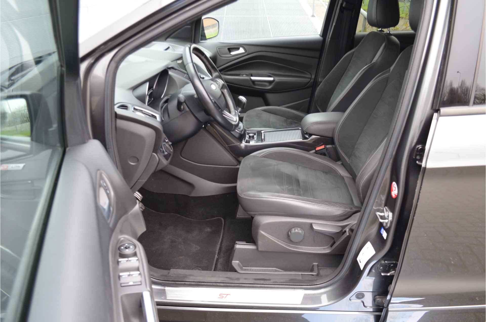 Ford Kuga 1.5 ECOBOOST ST-LINE | HOGE ZIT | TREKHAAK 2000KG | 150PK | LEDER ALCANTARA | WINTERPAKKET | ALL IN RIJKLAARPRIJS - 17/46