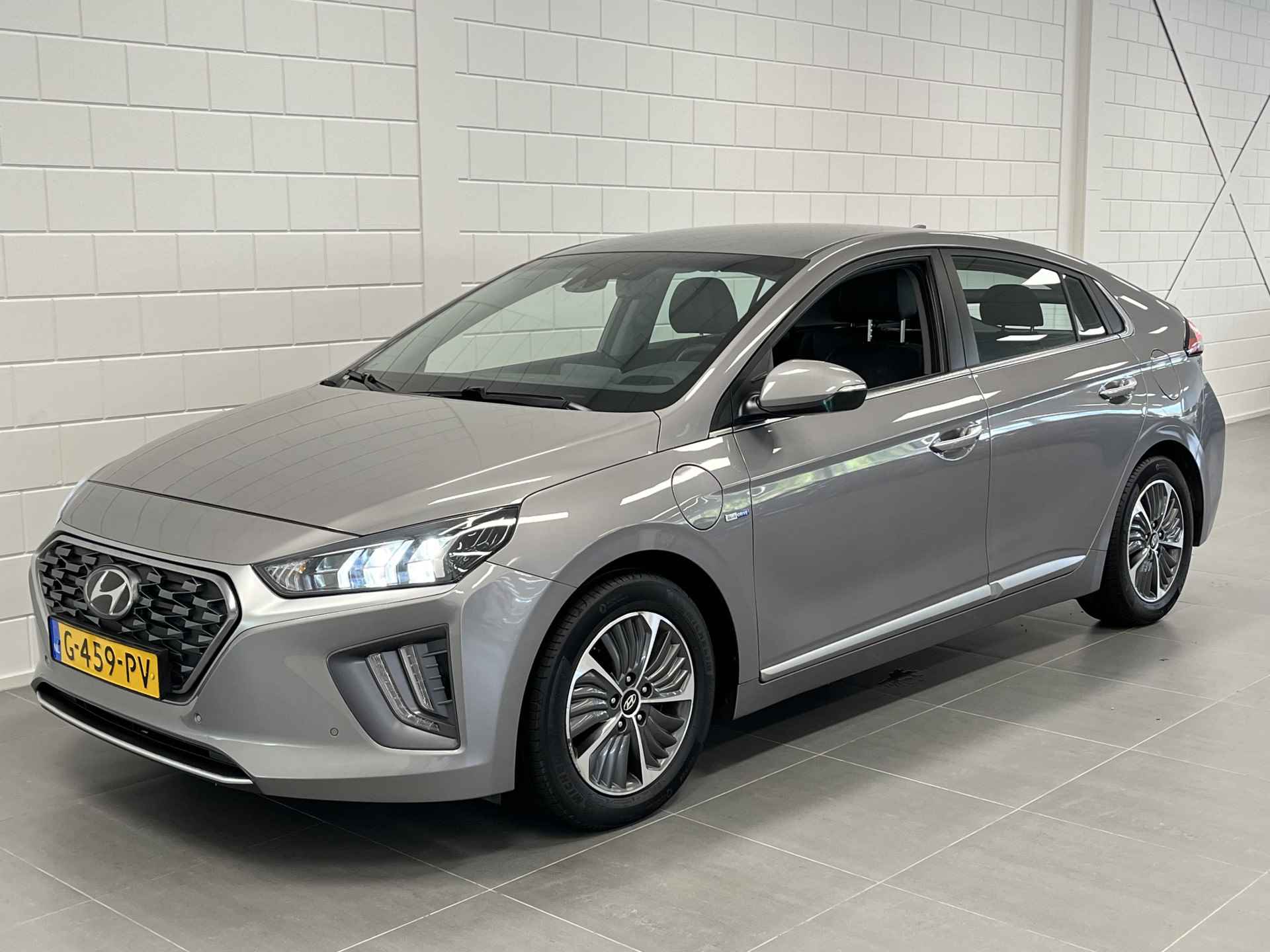 Hyundai IONIQ 1.6 GDi PHEV Premium LEDER | NAVIGATIE | STOELVERWARMING / KOELING | STUURWIEL VERWARMING - 4/46