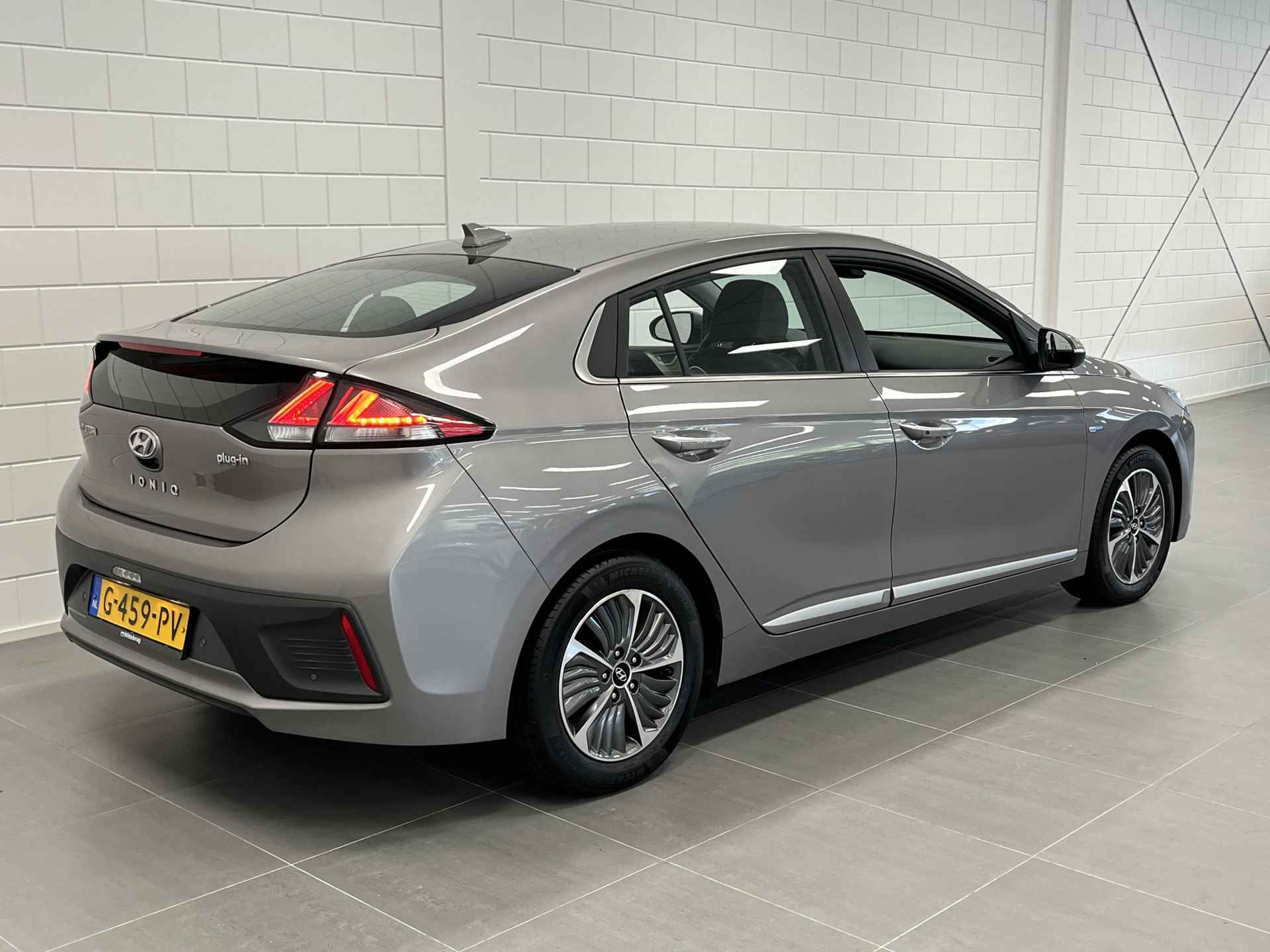 Hyundai IONIQ 1.6 GDi PHEV Premium LEDER | NAVIGATIE | STOELVERWARMING / KOELING | STUURWIEL VERWARMING - 5/46