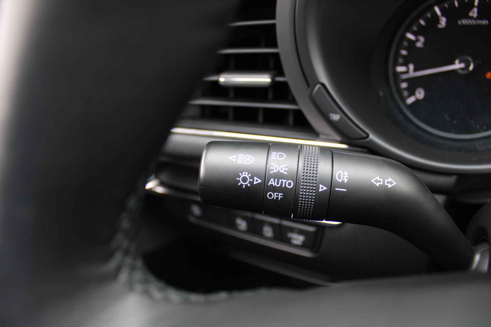Mazda 3 2.0 SkyActiv-X 180 Comfort met Bose | Airco | Navi | Cruise | PDC | Camera | Bluetooth | 16"LM | - 12/34