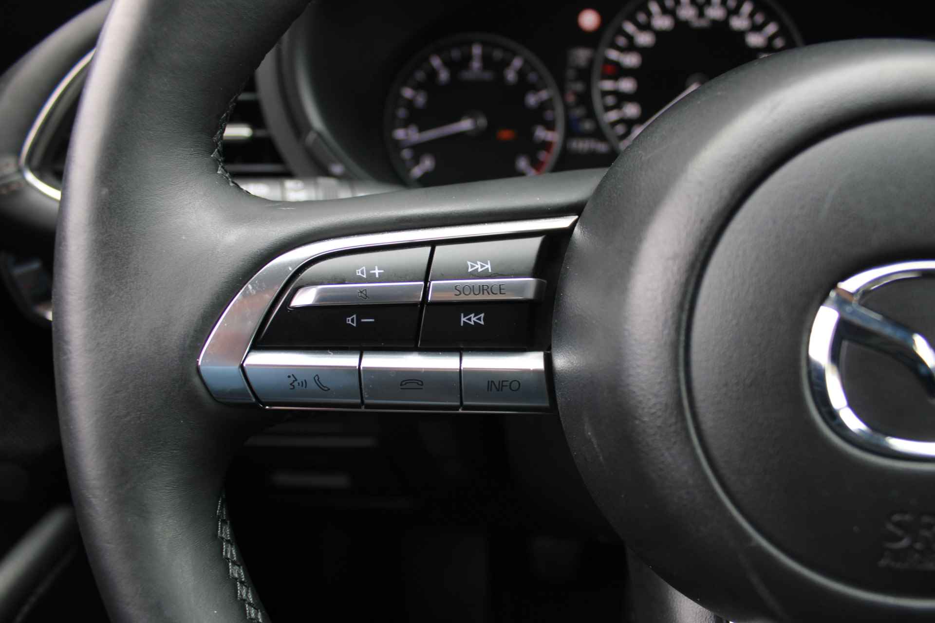 Mazda 3 2.0 SkyActiv-X 180 Comfort met Bose | Airco | Navi | Cruise | PDC | Camera | Bluetooth | 16"LM | - 13/34