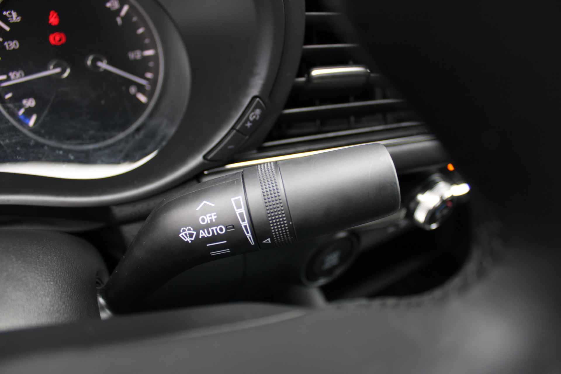 Mazda 3 2.0 SkyActiv-X 180 Comfort met Bose | Airco | Navi | Cruise | PDC | Camera | Bluetooth | 16"LM | - 16/34