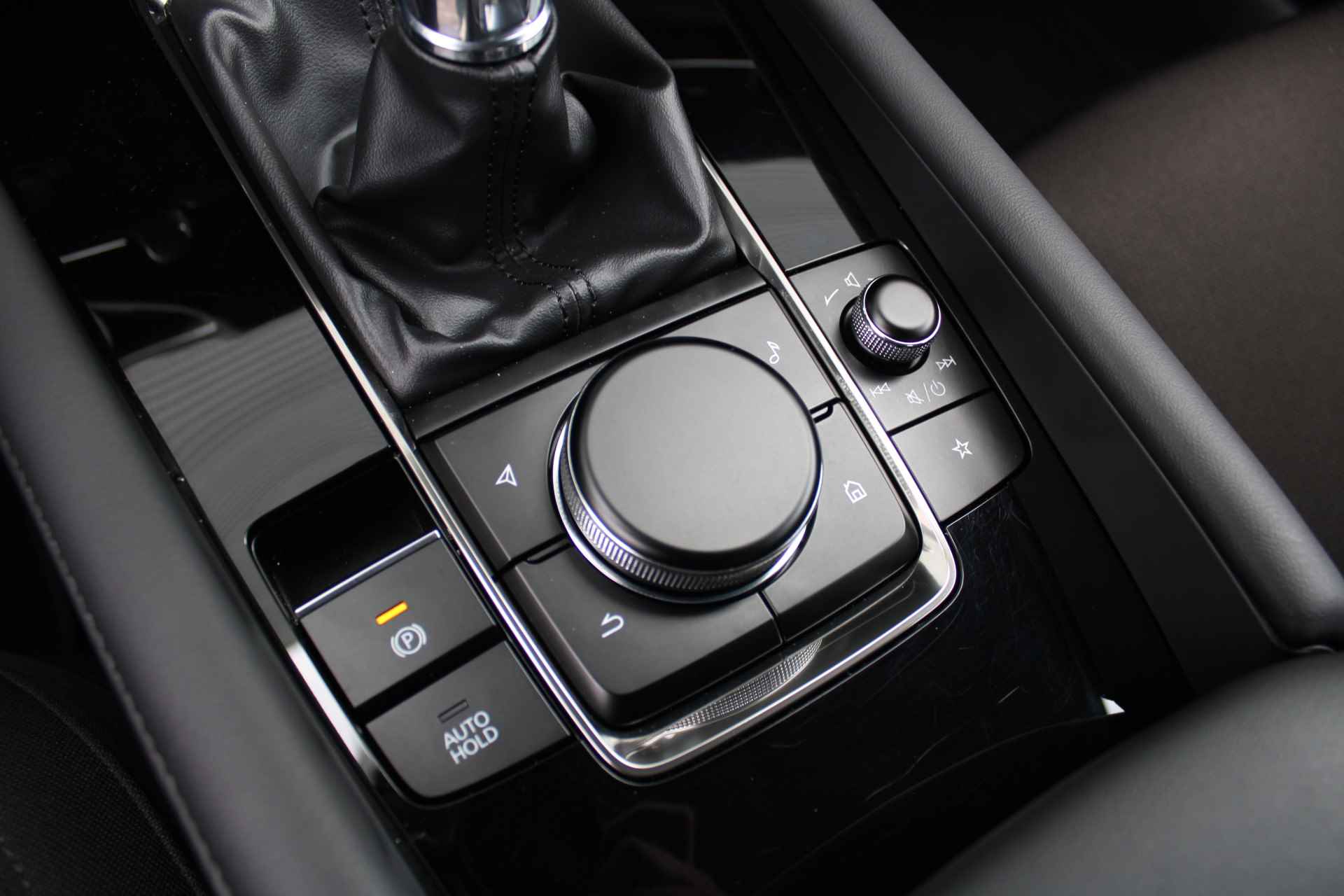 Mazda 3 2.0 SkyActiv-X 180 Comfort met Bose | Airco | Navi | Cruise | PDC | Camera | Bluetooth | 16"LM | - 23/34
