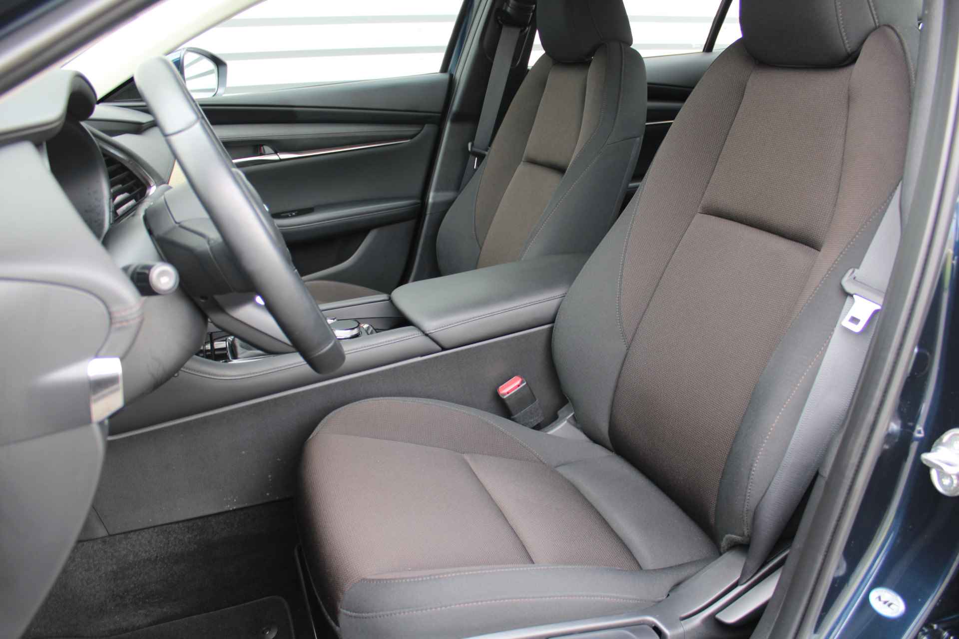 Mazda 3 2.0 SkyActiv-X 180 Comfort met Bose | Airco | Navi | Cruise | PDC | Camera | Bluetooth | 16"LM | - 30/34