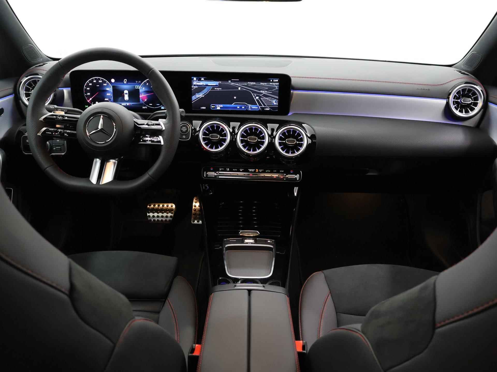 Mercedes-Benz CLA-klasse Shooting Brake 180 | AMG Line | Panorama-schuifdak | Nightpakket | Sfeerverlichting | Keyless GO | Stoelverwarming | EASYPACK-Achterklep | - 9/44