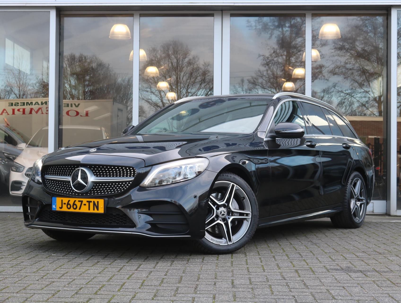 Mercedes-Benz C-Klasse Estate 180 AMG Line | Apple Carplay | Sfeerverlichting bij viaBOVAG.nl