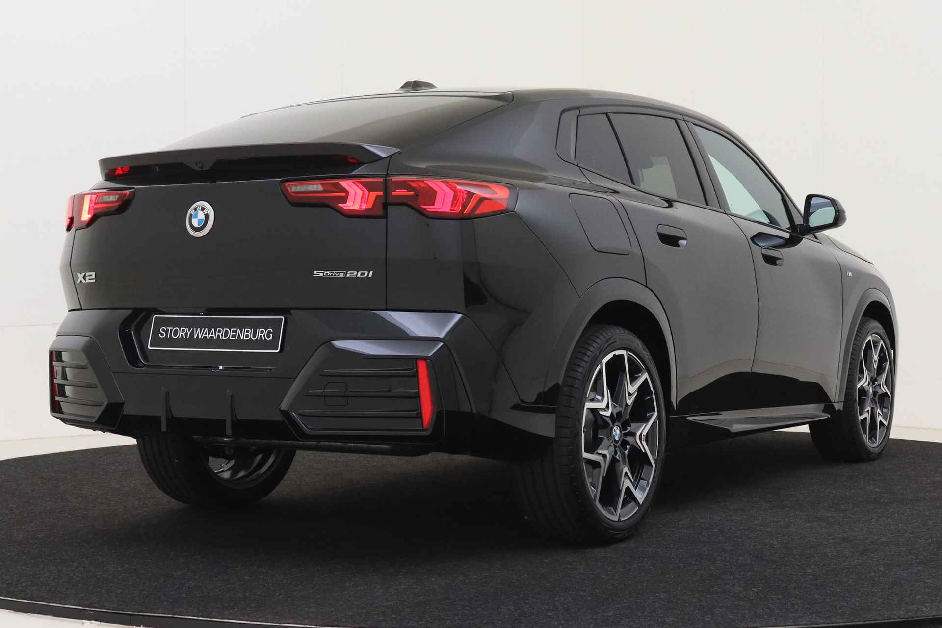 BMW X2 sDrive20i M Sport Automaat / Panoramadak / Trekhaak  / Adaptieve LED / Sportstoelen  / Adaptief M Onderstel / Harman-Kardon / Comfort Access - 3/61