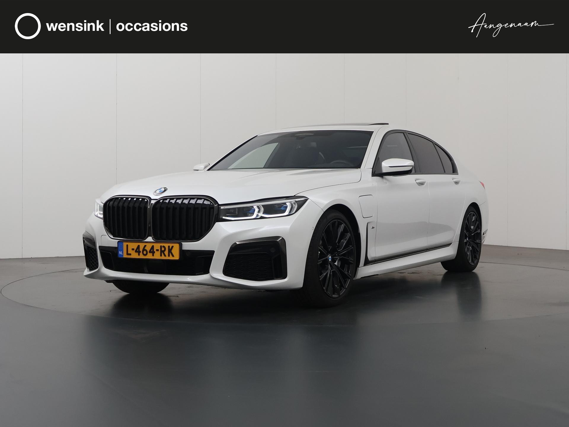 BMW 7-serie 745e High Executive | M-Pakket | Ele. verstelbare zetels + geheugen | Panoramadak | Harman/Kardon Audio | Digitaal Dashboard | Camera | Luchtvering | Adaptieve Cruise Control | HUD | Stuurverwarming |