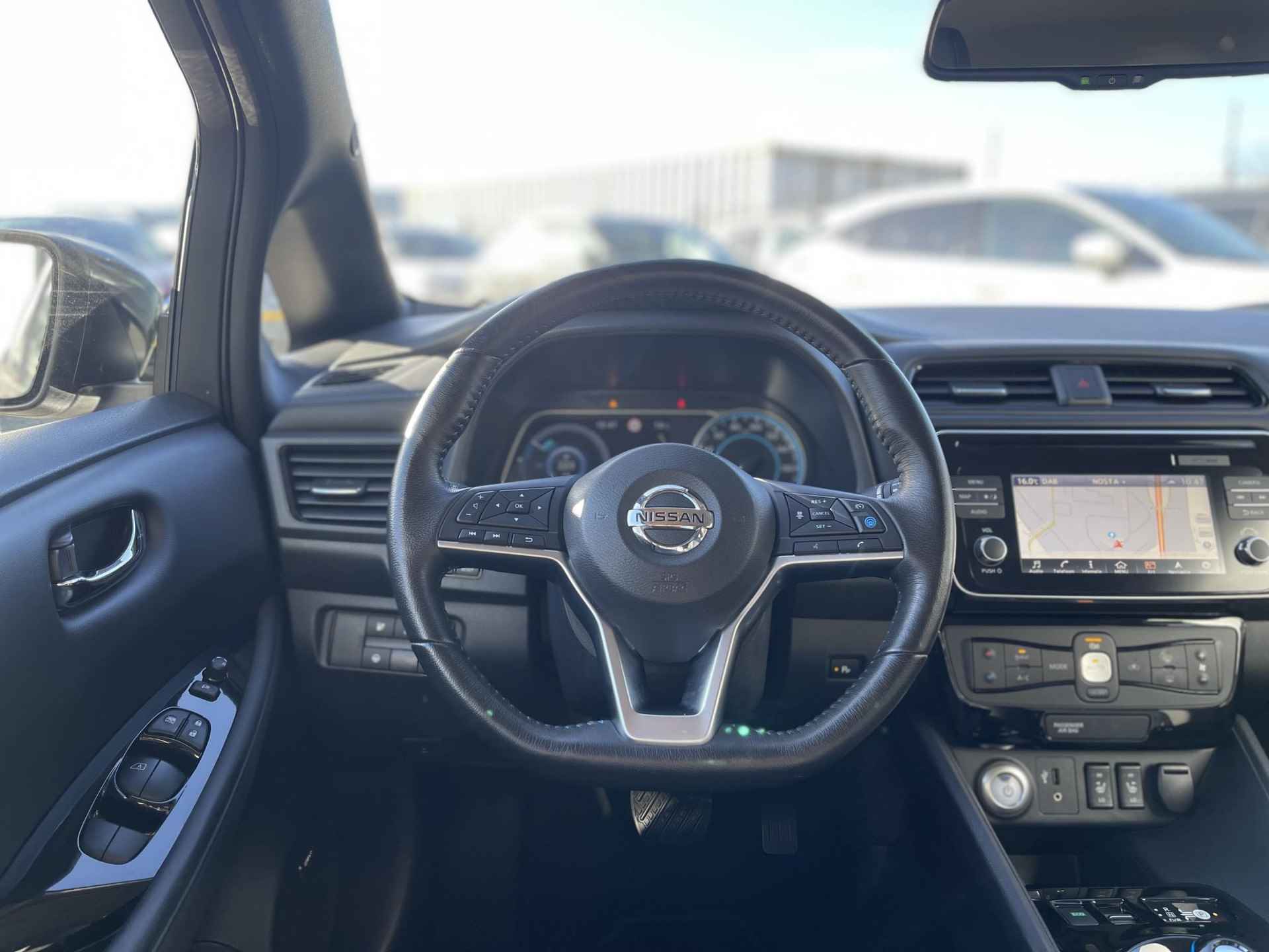 Nissan LEAF Tekna 40 kWh *SUBSIDIE MOGELIJK* | Navigatie Full-Map | 360° Camera | Leder/Alcantara | BOSE Audio | Park. Assist | Apple Carplay/Android Auto | Rijklaarprijs! - 14/27