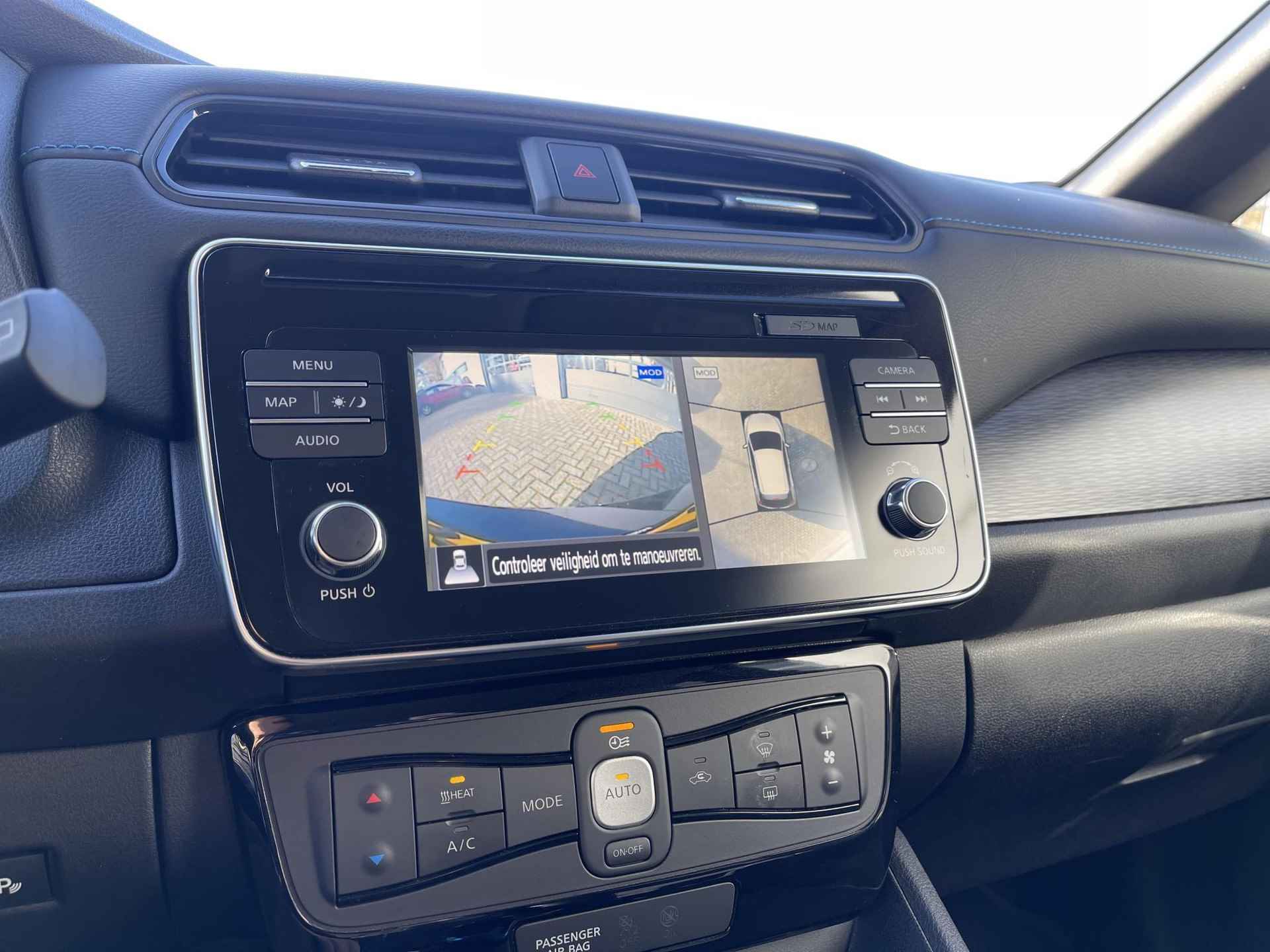 Nissan LEAF Tekna 40 kWh *SUBSIDIE MOGELIJK* | Navigatie Full-Map | 360° Camera | Leder/Alcantara | BOSE Audio | Park. Assist | Apple Carplay/Android Auto | Rijklaarprijs! - 17/27