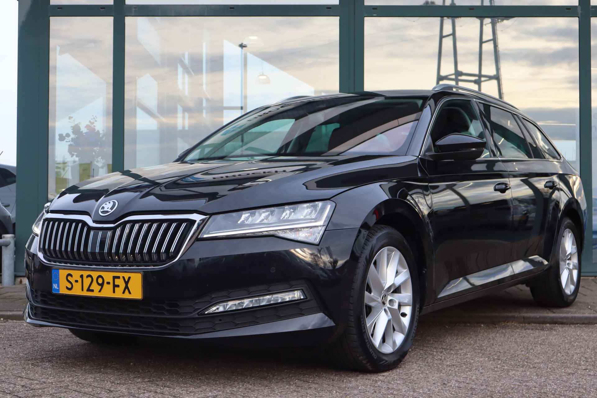 Škoda Superb Combi 1.5 TSI ACT Business Edition | Navigatie | Parkeersensoren | Stoelverwarming | Trekhaak |