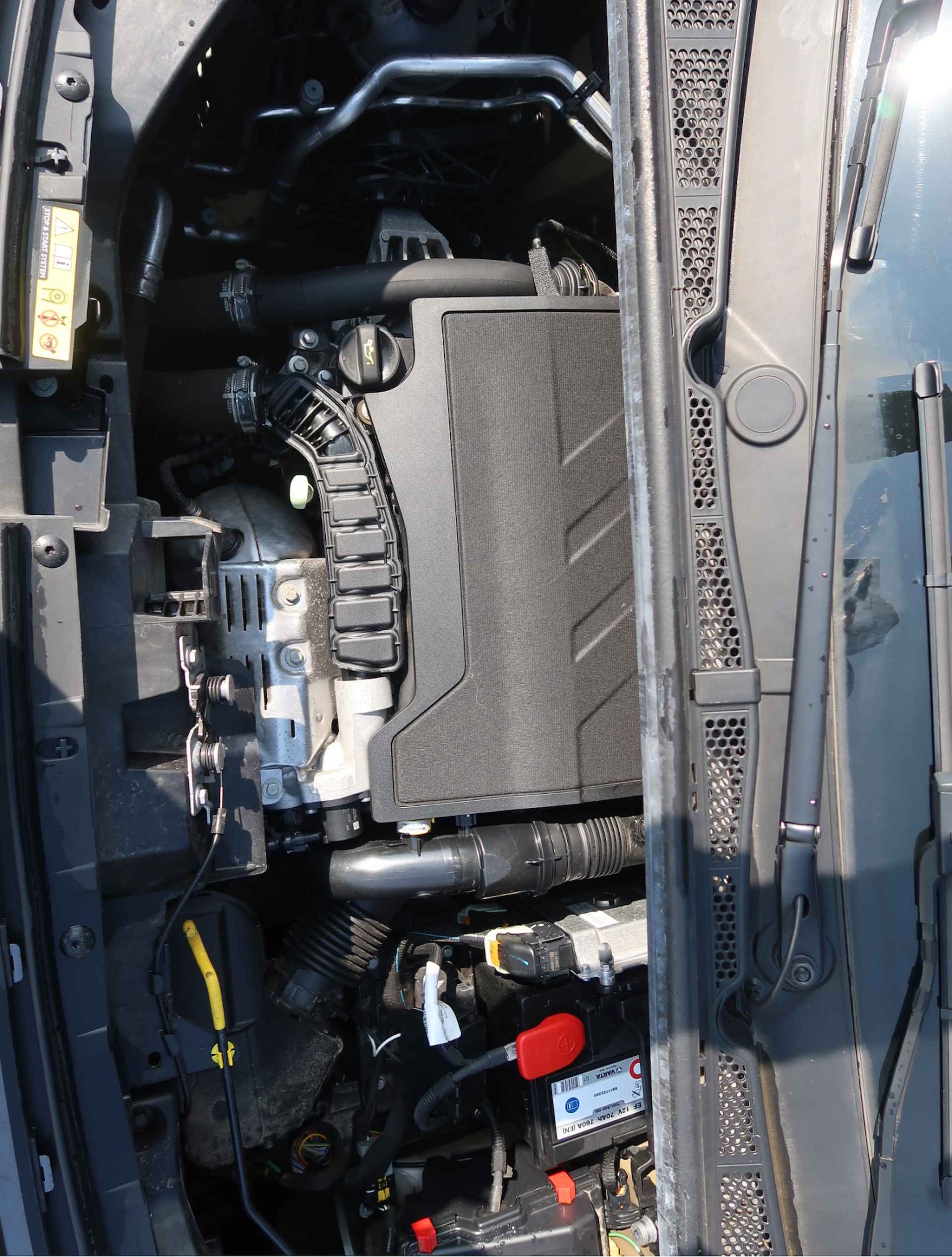 Peugeot Rifter 1.2 Allure 110 pk Luxe Uitvoering. * Navigatie * Climate  en Cruise Control * Parkeer Camera * Sensoren V + A. * Dakrails * - 41/51
