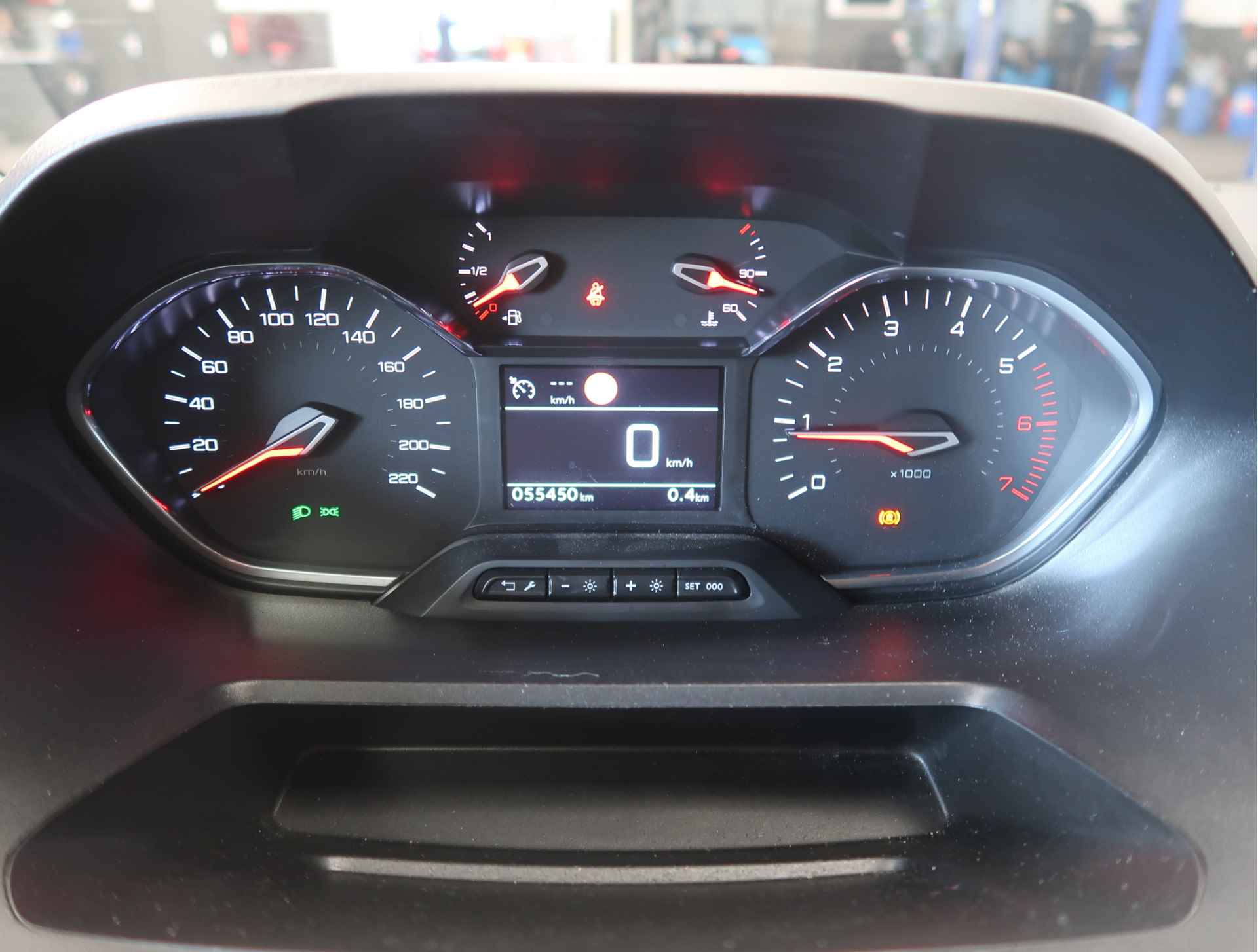 Peugeot Rifter 1.2 Allure 110 pk Luxe Uitvoering. * Navigatie * Climate  en Cruise Control * Parkeer Camera * Sensoren V + A. * Dakrails * - 21/51