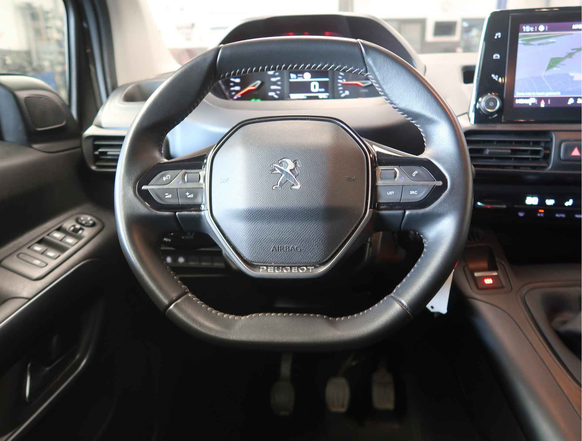 Peugeot Rifter 1.2 Allure 110 pk Luxe Uitvoering. * Navigatie * Climate  en Cruise Control * Parkeer Camera * Sensoren V + A. * Dakrails * - 24/51
