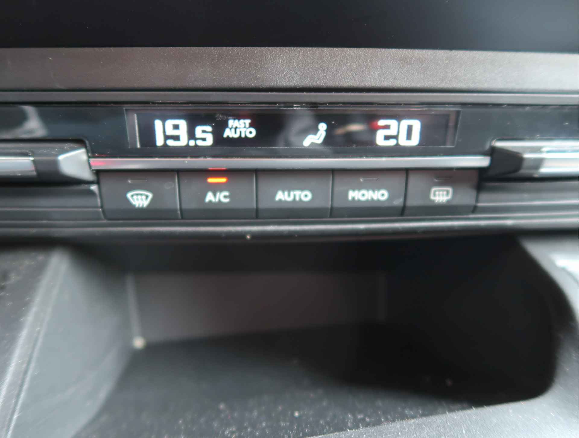 Peugeot Rifter 1.2 Allure 110 pk Luxe Uitvoering. * Navigatie * Climate  en Cruise Control * Parkeer Camera * Sensoren V + A. * Dakrails * - 35/51