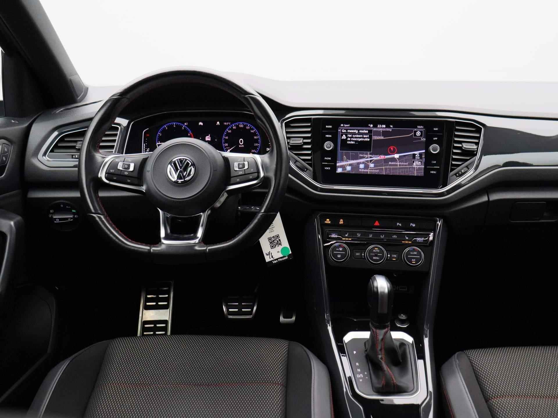 Volkswagen T-Roc 1.5 TSI Sport | Automaat | Panorama dak | Navigatie | Climate control | Schuifdak | Parkeer sensoren | LMV | LED | Camera | Stoel verwarming | Apple carplay - 7/41