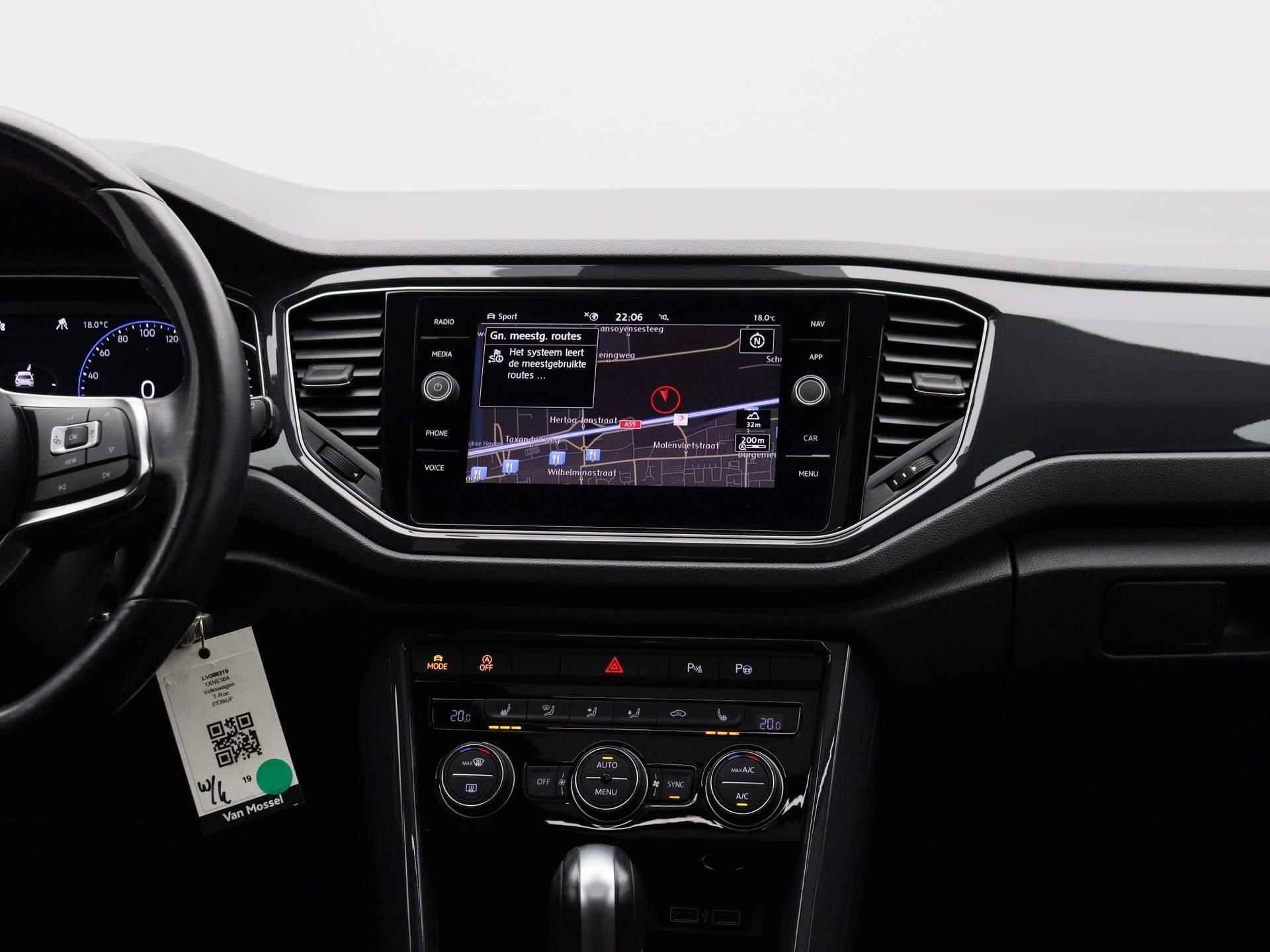 Volkswagen T-Roc 1.5 TSI Sport | Automaat | Panorama dak | Navigatie | Climate control | Schuifdak | Parkeer sensoren | LMV | LED | Camera | Stoel verwarming | Apple carplay - 9/41