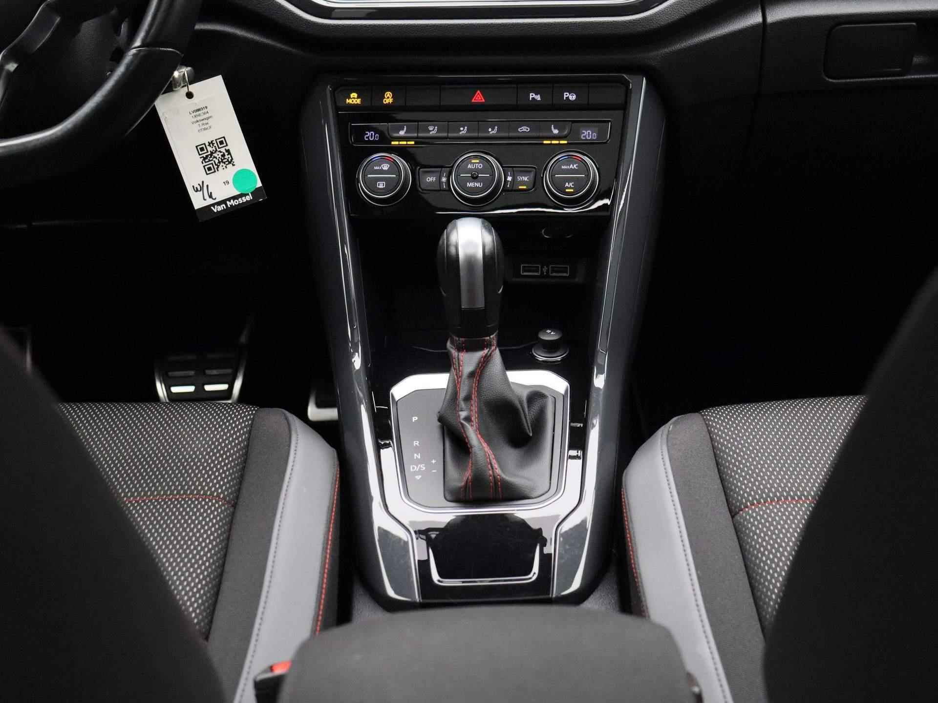 Volkswagen T-Roc 1.5 TSI Sport | Automaat | Panorama dak | Navigatie | Climate control | Schuifdak | Parkeer sensoren | LMV | LED | Camera | Stoel verwarming | Apple carplay - 10/41