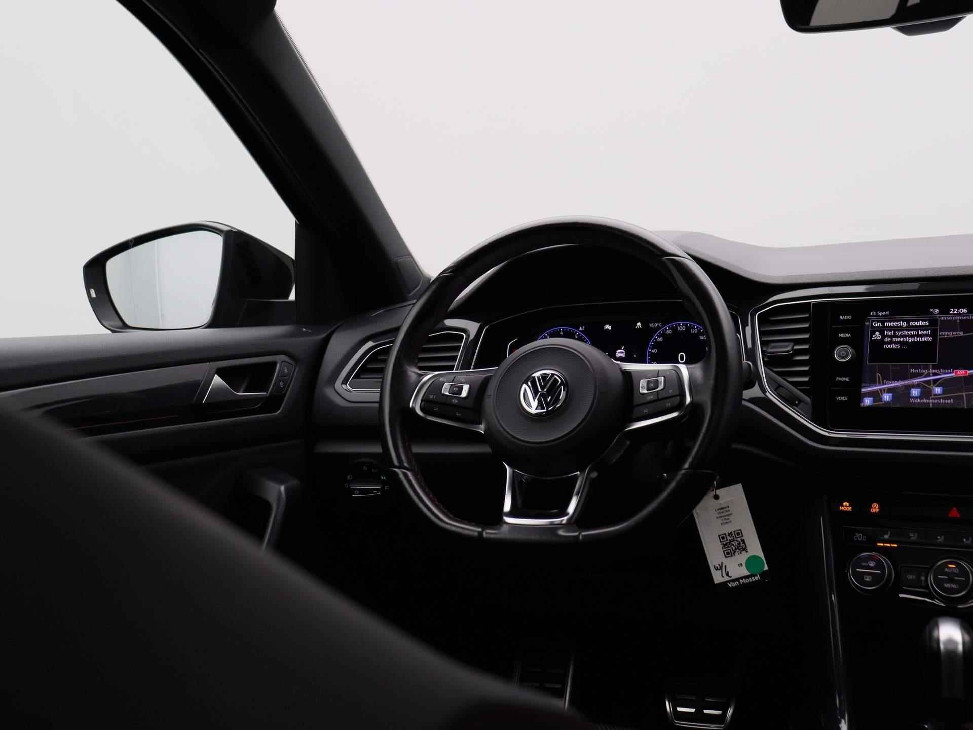 Volkswagen T-Roc 1.5 TSI Sport | Automaat | Panorama dak | Navigatie | Climate control | Schuifdak | Parkeer sensoren | LMV | LED | Camera | Stoel verwarming | Apple carplay - 11/41