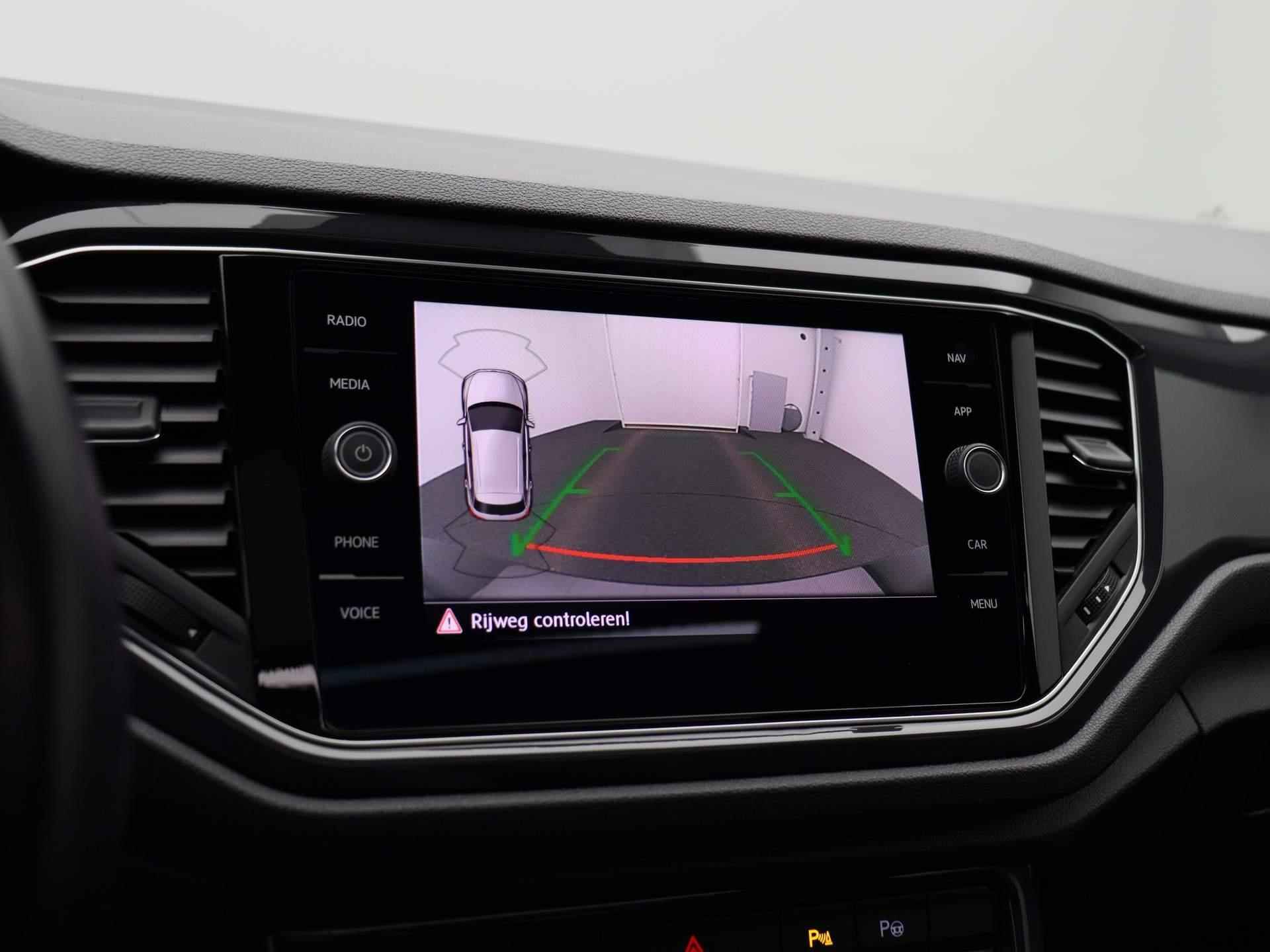 Volkswagen T-Roc 1.5 TSI Sport | Automaat | Panorama dak | Navigatie | Climate control | Schuifdak | Parkeer sensoren | LMV | LED | Camera | Stoel verwarming | Apple carplay - 19/41