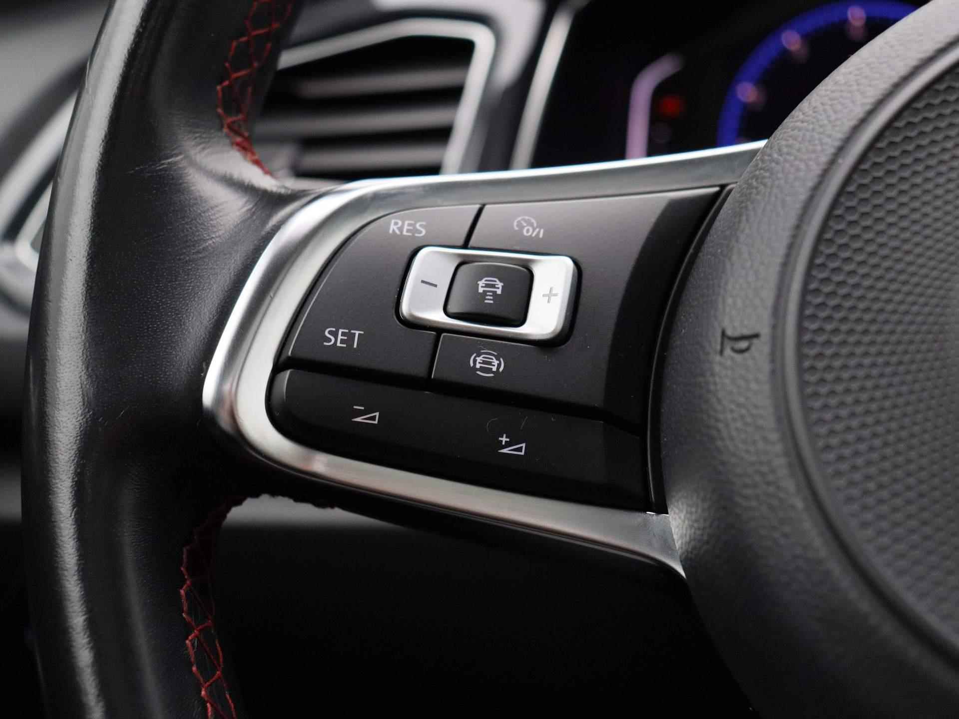 Volkswagen T-Roc 1.5 TSI Sport | Automaat | Panorama dak | Navigatie | Climate control | Schuifdak | Parkeer sensoren | LMV | LED | Camera | Stoel verwarming | Apple carplay - 22/41