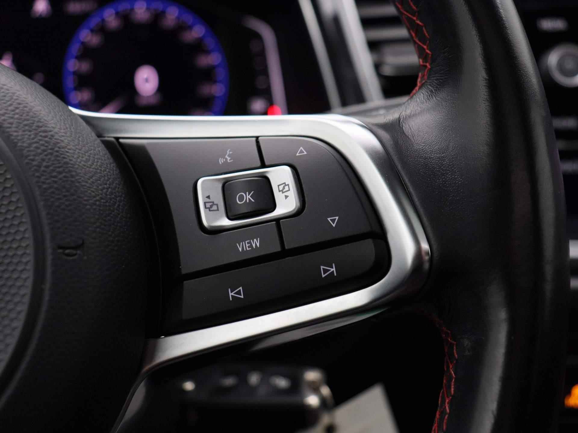 Volkswagen T-Roc 1.5 TSI Sport | Automaat | Panorama dak | Navigatie | Climate control | Schuifdak | Parkeer sensoren | LMV | LED | Camera | Stoel verwarming | Apple carplay - 23/41
