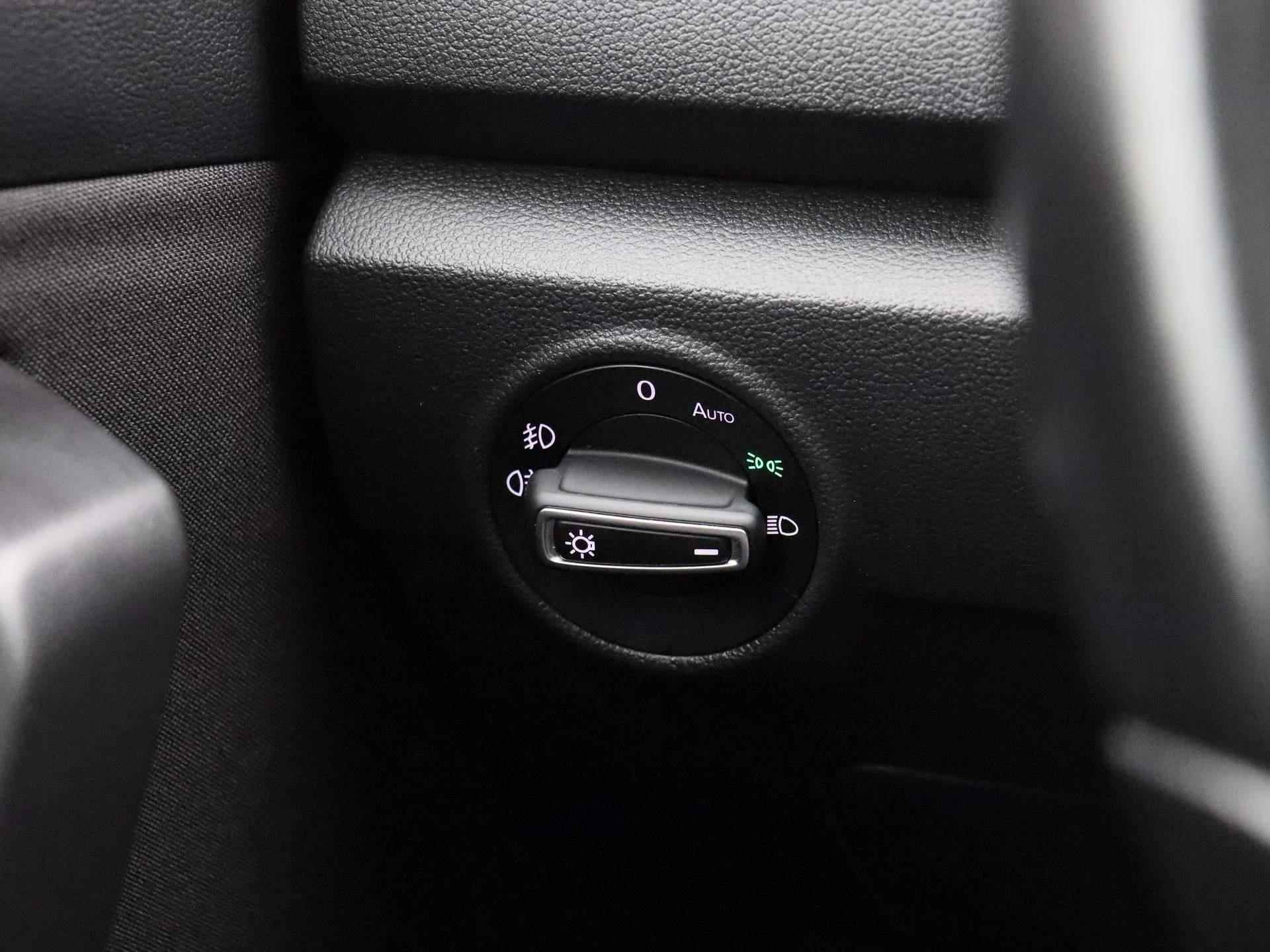 Volkswagen T-Roc 1.5 TSI Sport | Automaat | Panorama dak | Navigatie | Climate control | Schuifdak | Parkeer sensoren | LMV | LED | Camera | Stoel verwarming | Apple carplay - 25/41