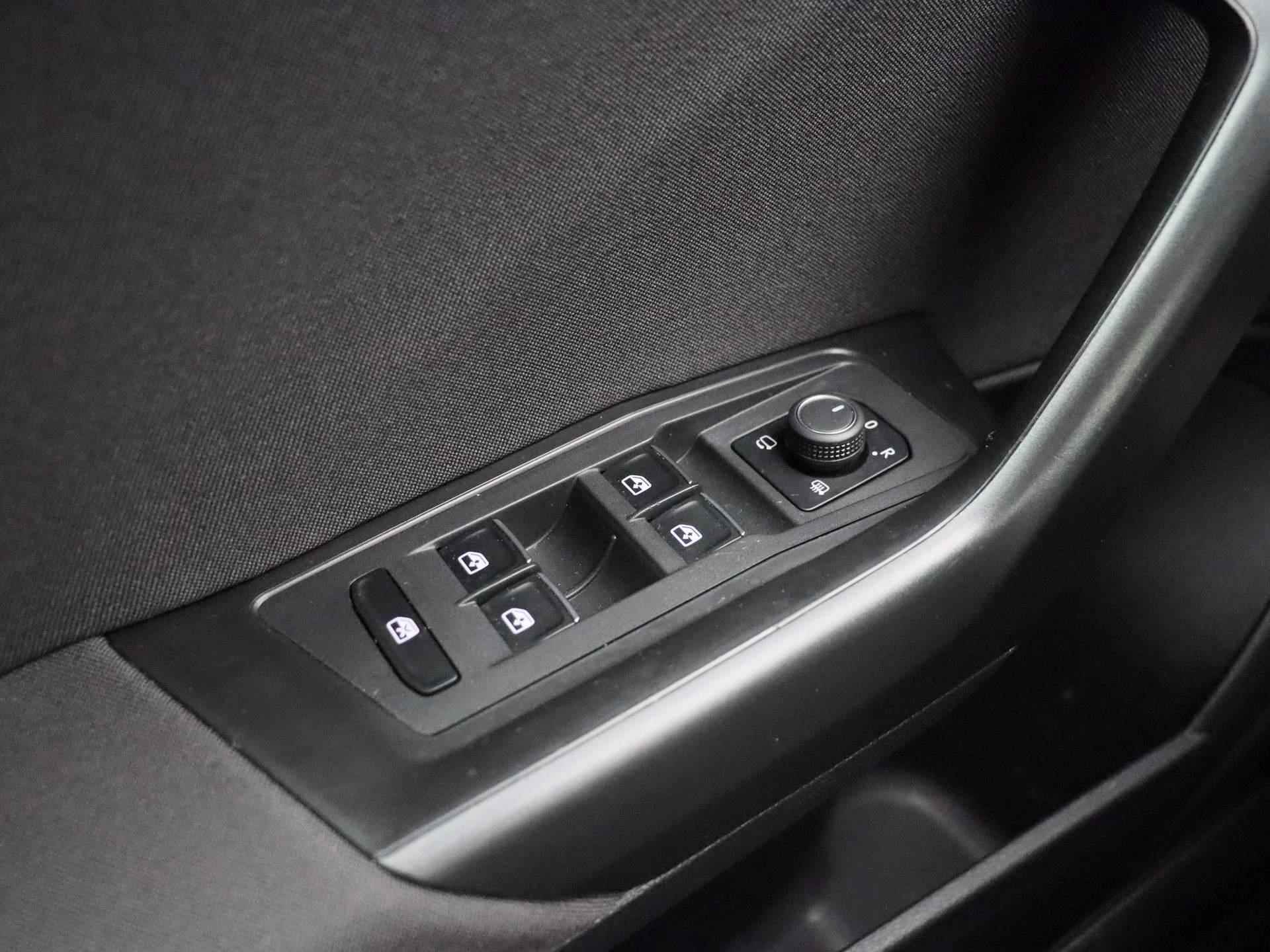 Volkswagen T-Roc 1.5 TSI Sport | Automaat | Panorama dak | Navigatie | Climate control | Schuifdak | Parkeer sensoren | LMV | LED | Camera | Stoel verwarming | Apple carplay - 26/41