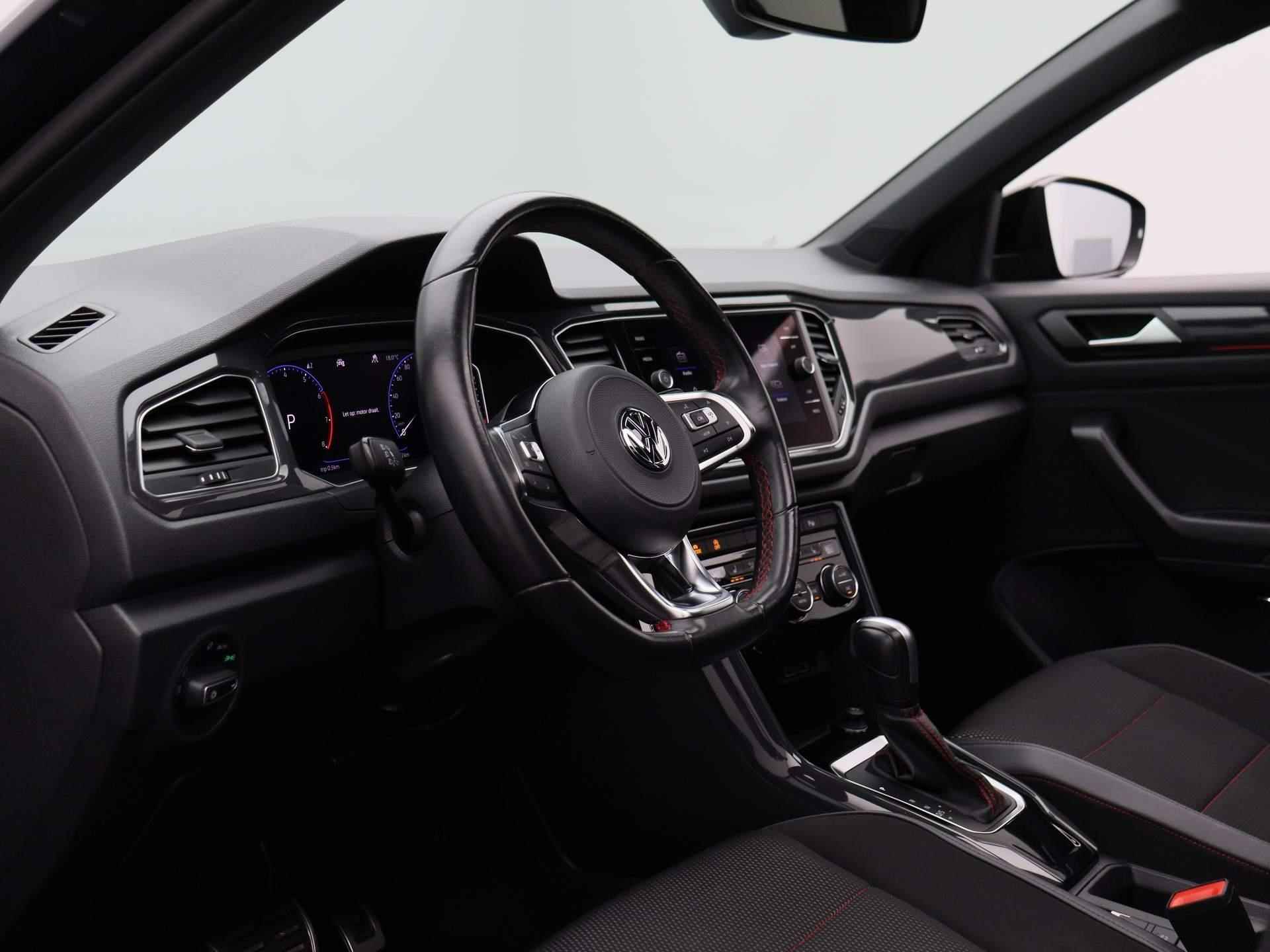 Volkswagen T-Roc 1.5 TSI Sport | Automaat | Panorama dak | Navigatie | Climate control | Schuifdak | Parkeer sensoren | LMV | LED | Camera | Stoel verwarming | Apple carplay - 32/41