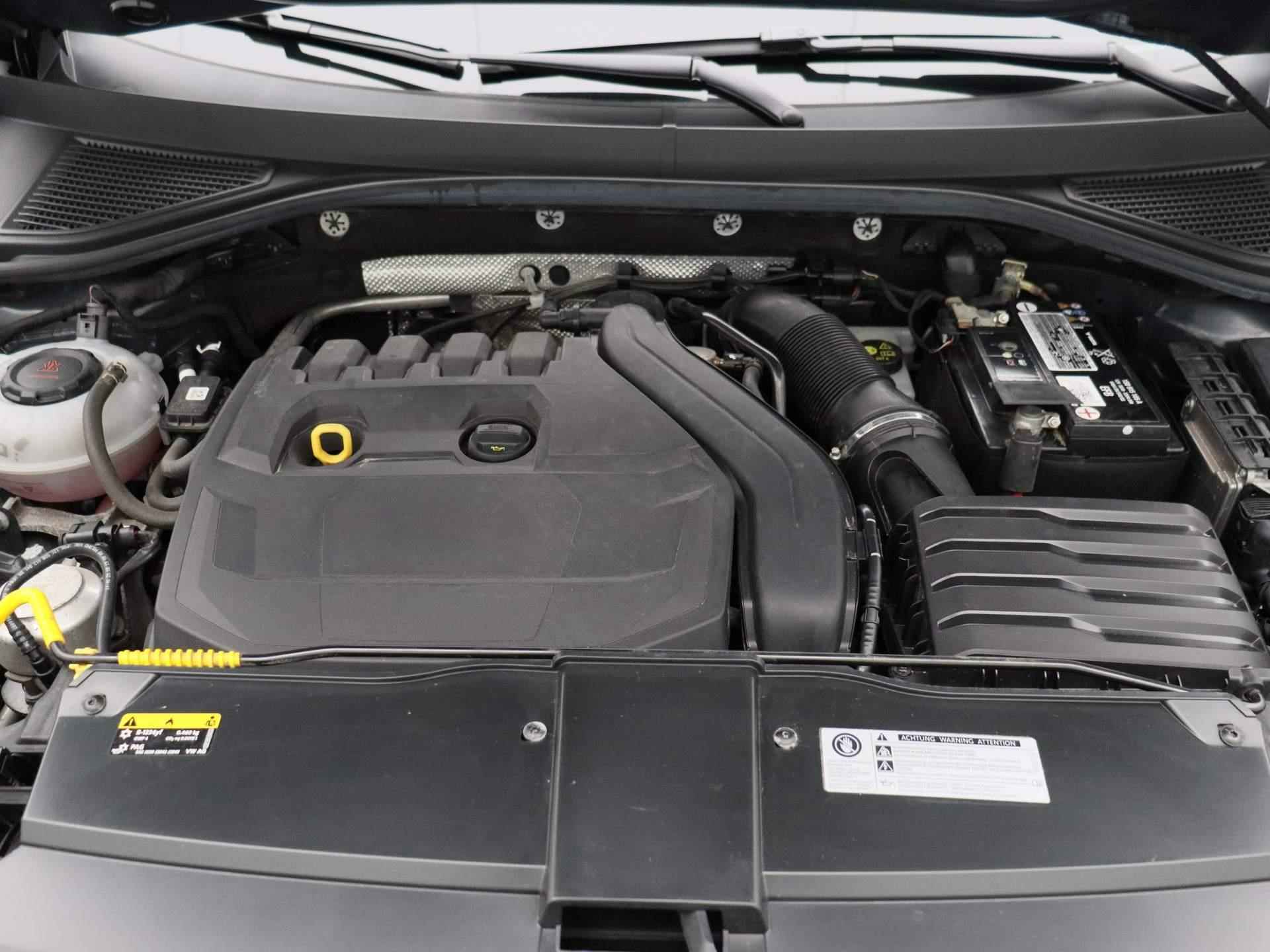 Volkswagen T-Roc 1.5 TSI Sport | Automaat | Panorama dak | Navigatie | Climate control | Schuifdak | Parkeer sensoren | LMV | LED | Camera | Stoel verwarming | Apple carplay - 38/41