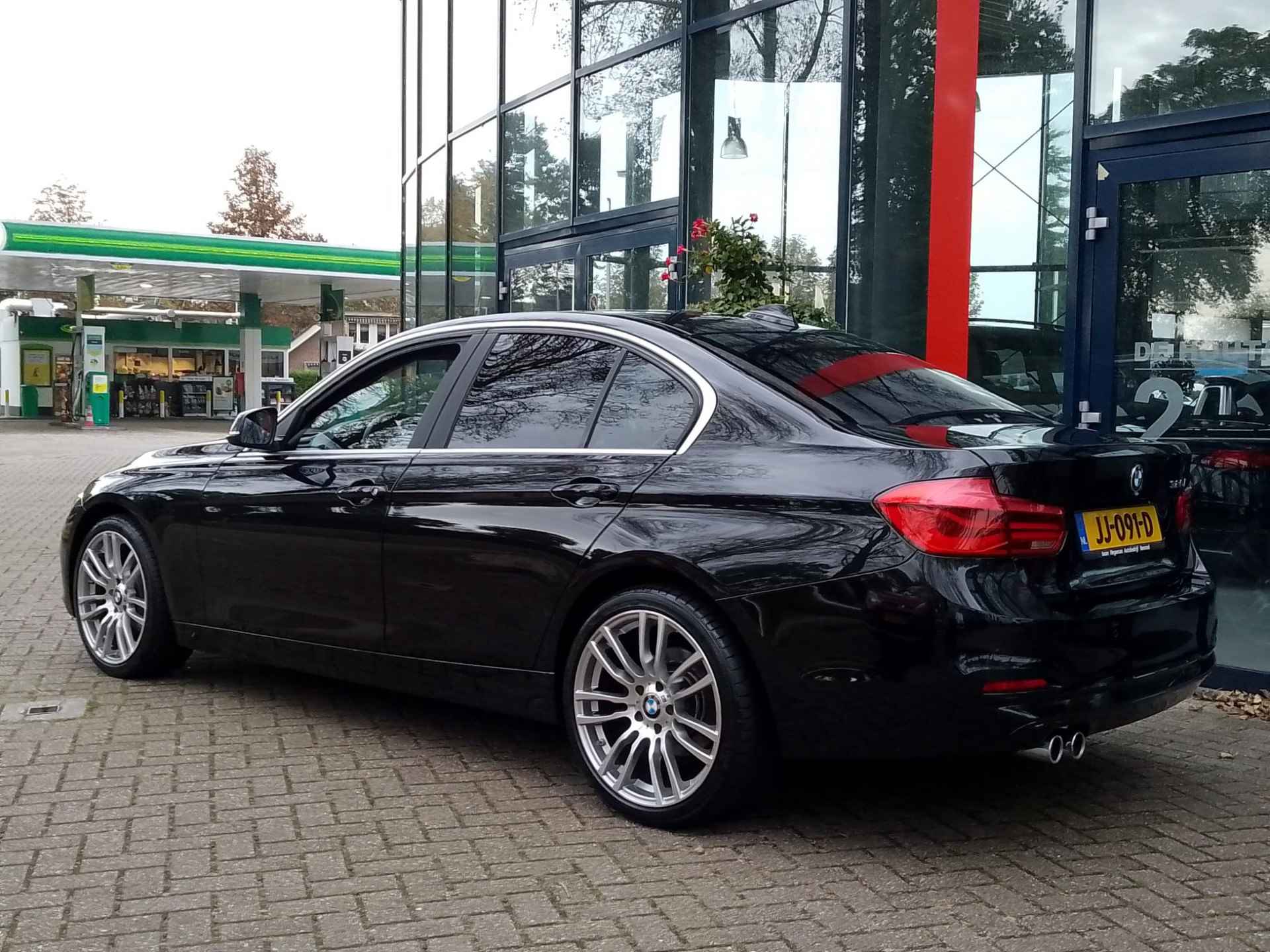 BMW 3-serie 320i Centennial Executive | Climate Control | Navigatie | Wegkl. Trekhaak | LM Velgen | PDC - 4/26