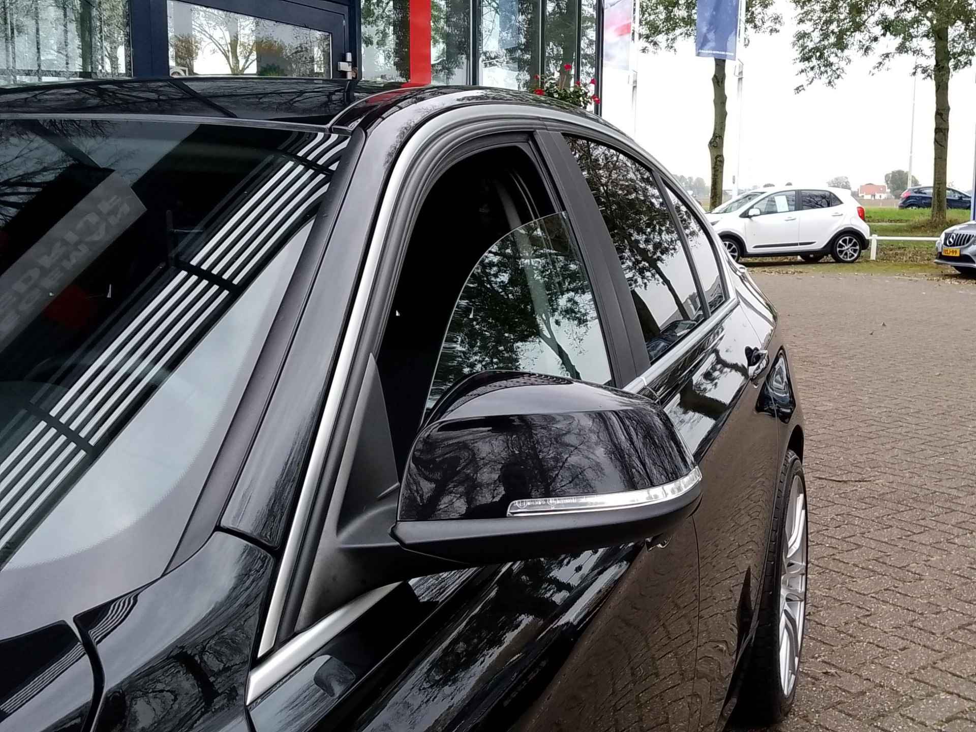 BMW 3-serie 320i Centennial Executive | Climate Control | Navigatie | Wegkl. Trekhaak | LM Velgen | PDC - 8/26