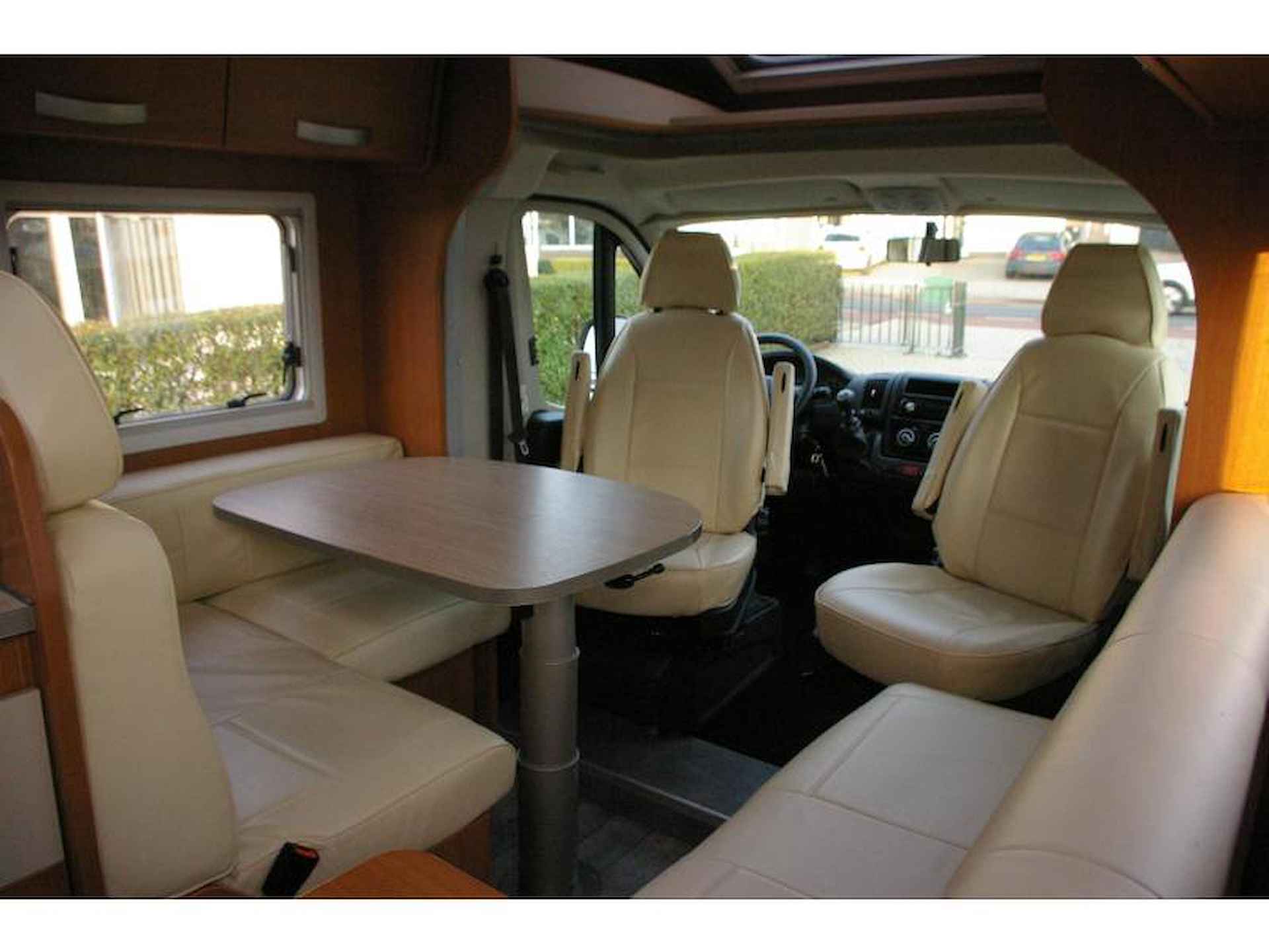 Pilote Aventura P 716 XLP Dwarsbed, Hefbed, garage - 6/17