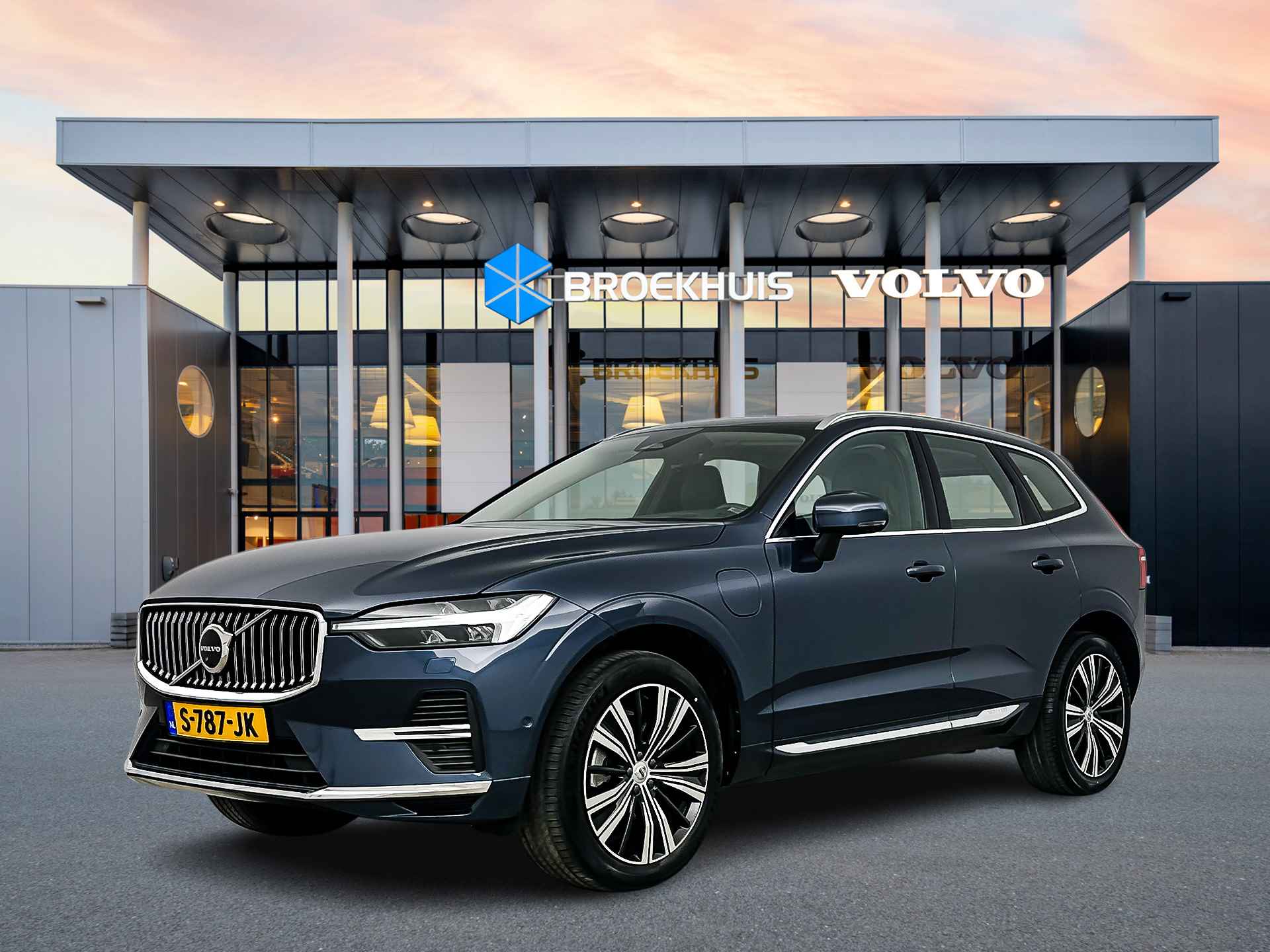 Volvo XC60 T6 Recharge AWD Ultimate Bright | Panoramadak | 360 Camera | Elektr. inkl. Trekhaak | Harman Kardon | Head-up | Elektr. verst. s