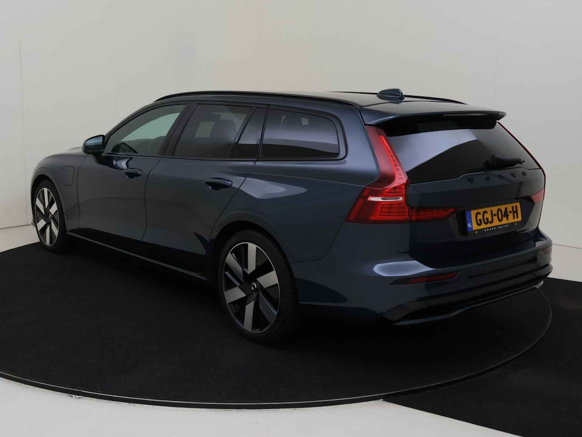 Volvo V60 2.0 T6 AWD Plus Dark | DEMO | HEICO BUMPER | Pilot Assist - 4/35