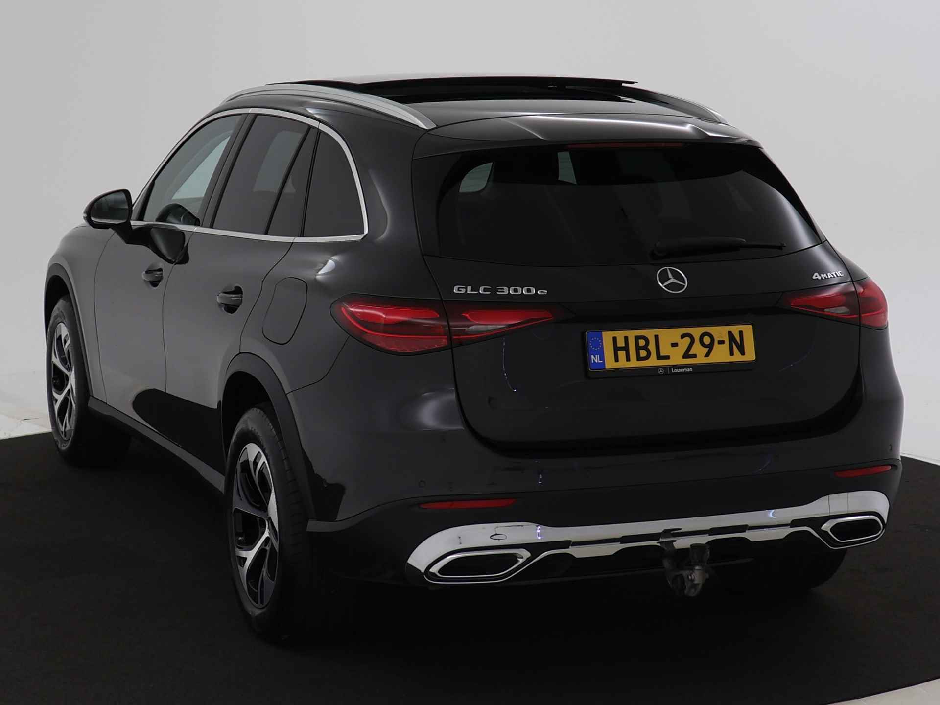 Mercedes-Benz GLC 300 e Plug-in Hybride | Trekhaak | Panorama Schuif-Kanteldak | Stuur en stoelverwarming | DC Laden | Inclusief 24 maanden MB Certified garantie voor Europa. - 18/48